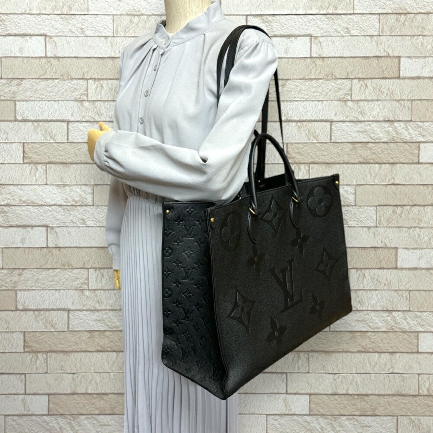 Louis Vuitton Black Monogram Empreinte Shoulder Bag