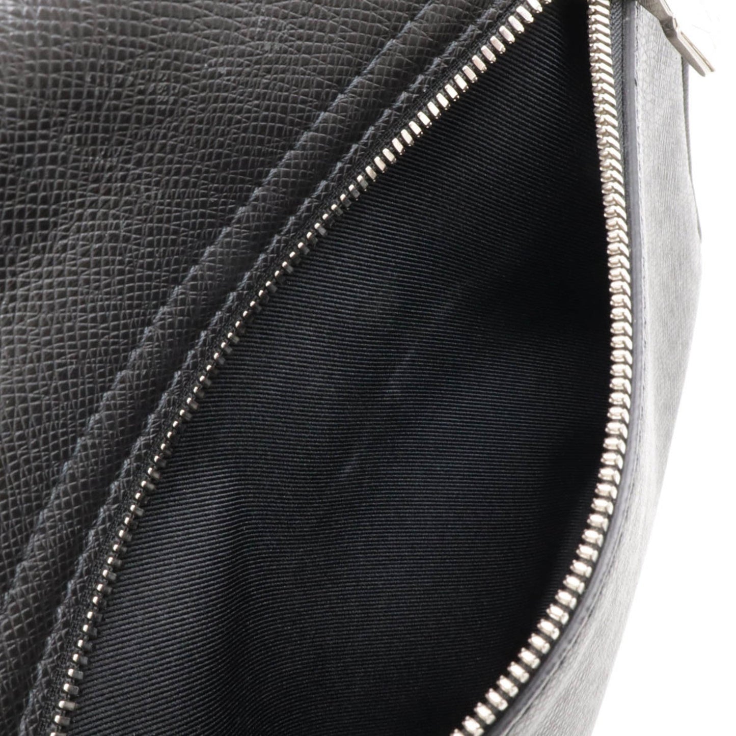 Louis Vuitton Noir Taiga Leather Shoulder Bag