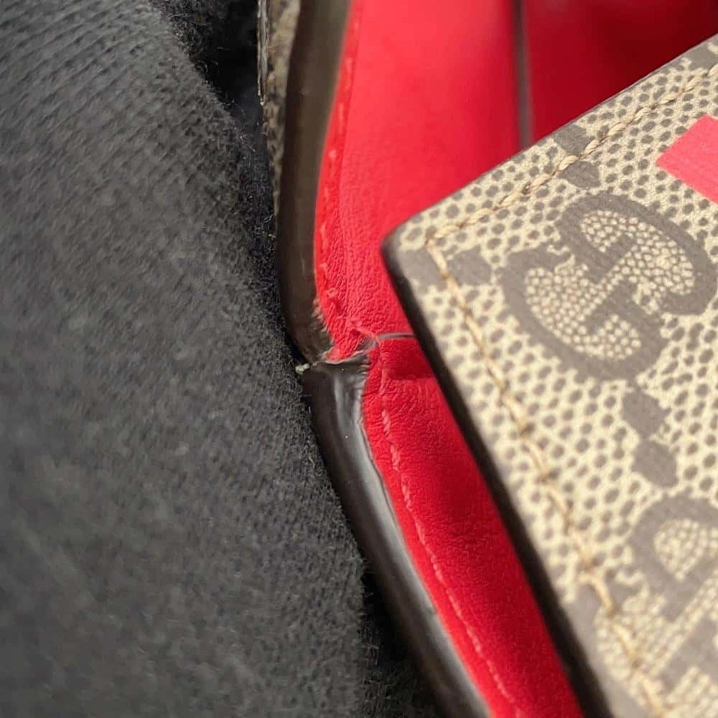 Gucci Beige Red Color Gg Supreme Shoulder Bag