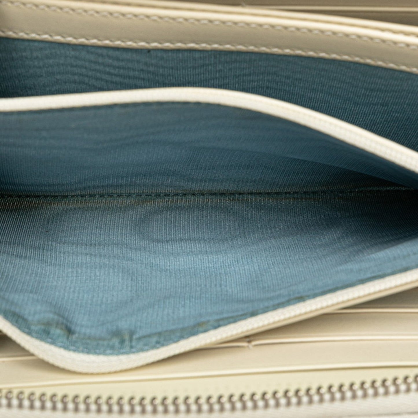 Gucci Ivory White Leather Long Wallet (Bi-Fold)