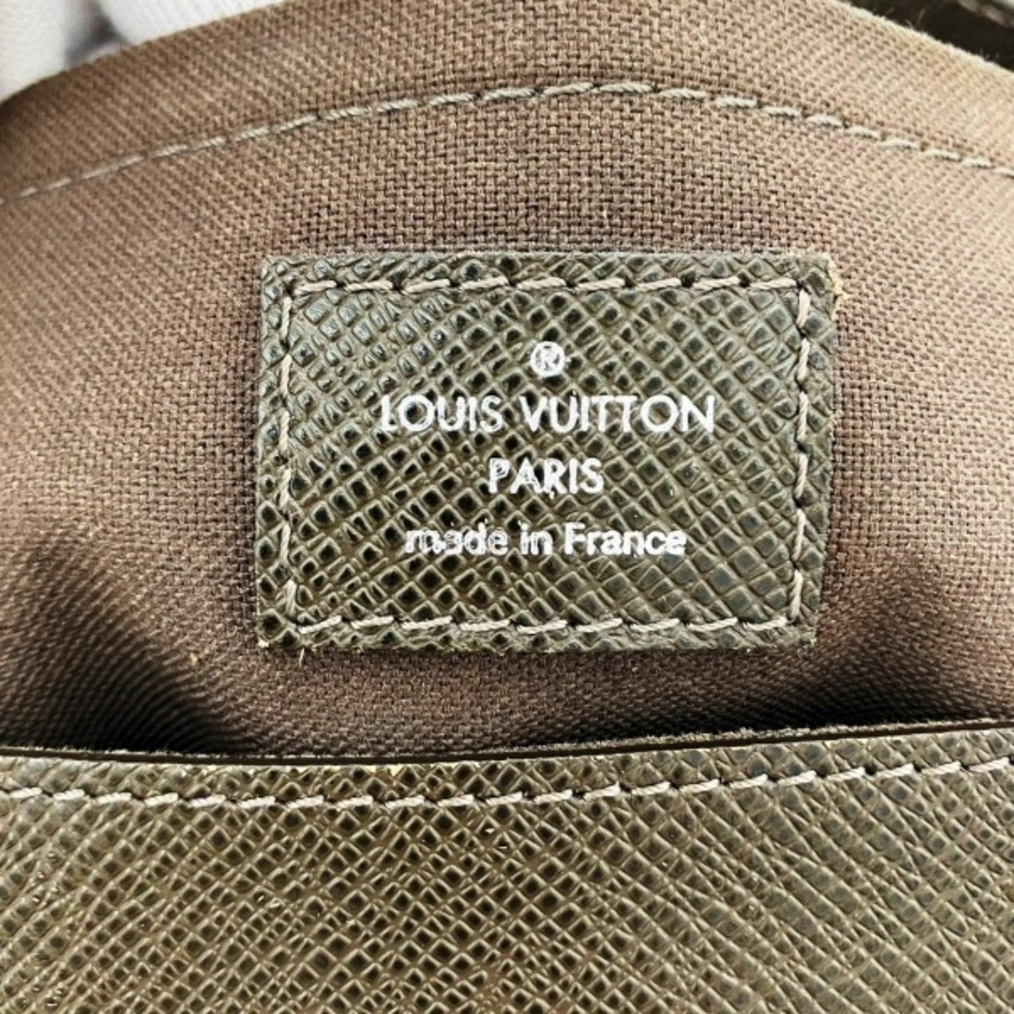 Louis Vuitton Taiga Grizzly Leather Shoulder Bag