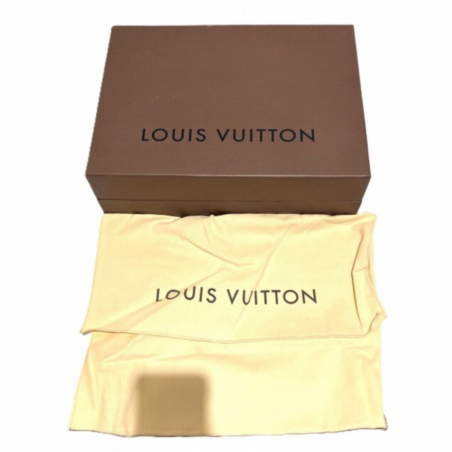 Louis Vuitton Taiga Grizzly Leather Shoulder Bag