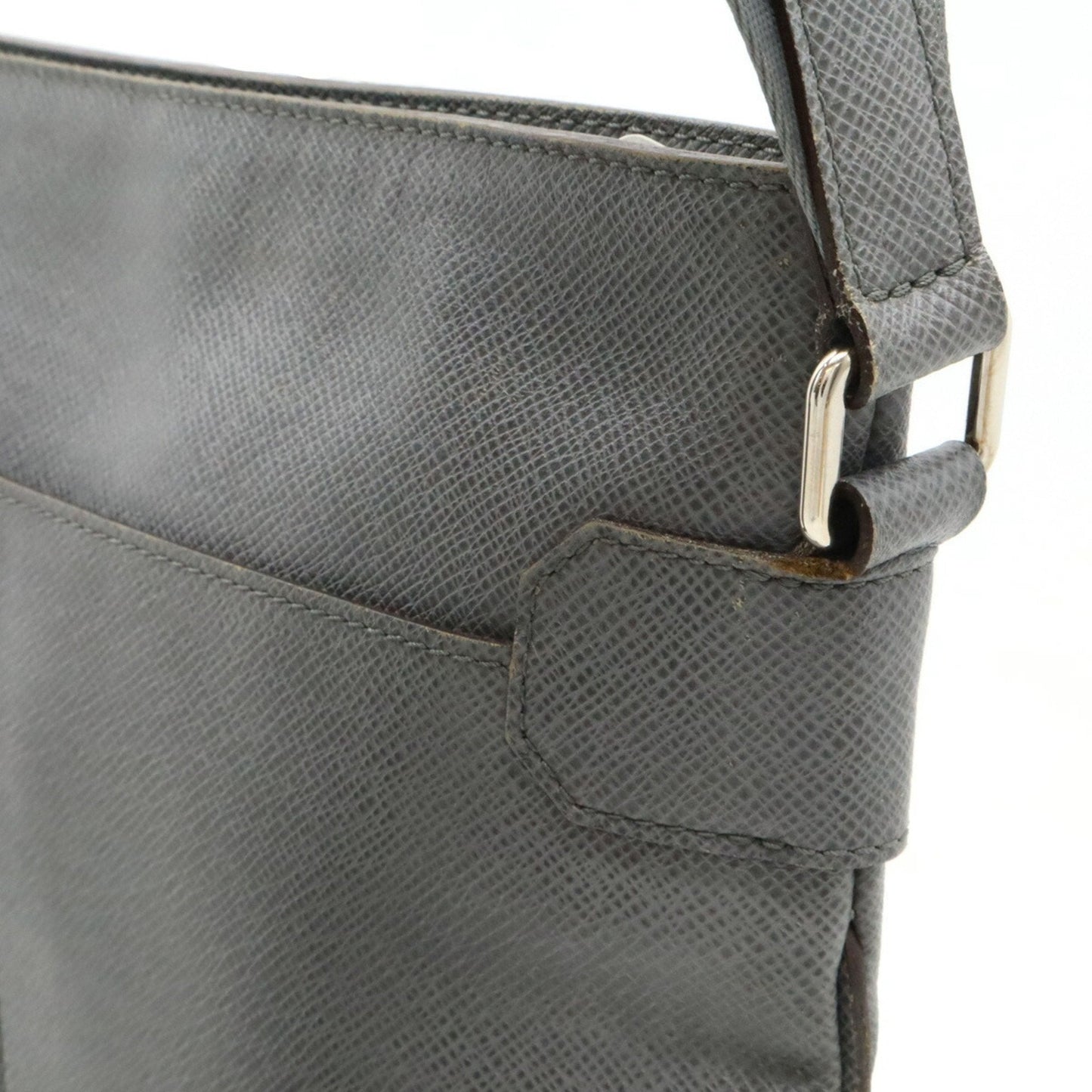 Louis Vuitton Taiga Glacier Taiga Leather Shoulder Bag