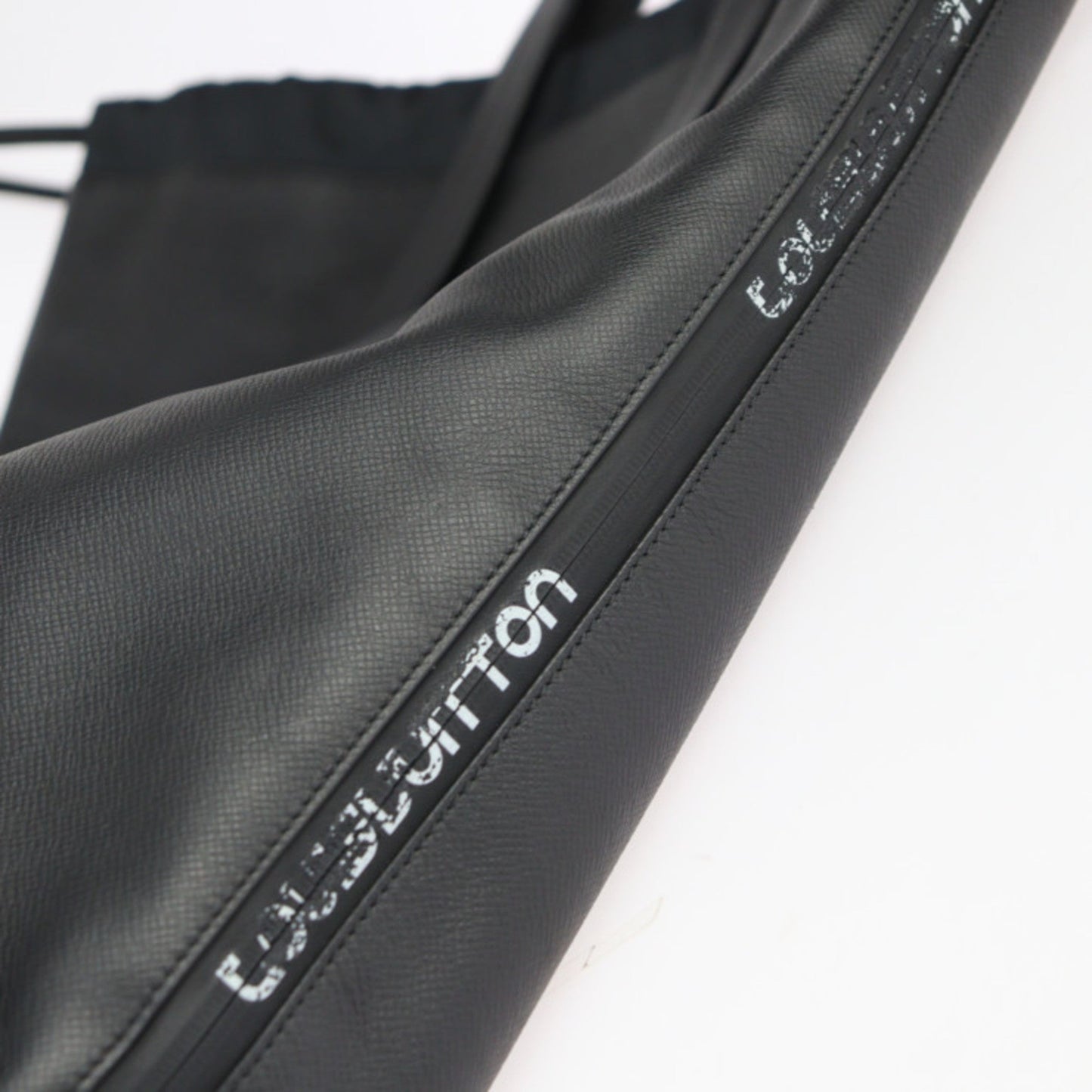 Louis Vuitton Black Taiga Leather Handbag Pouch Shoulder Bag Tote Bag