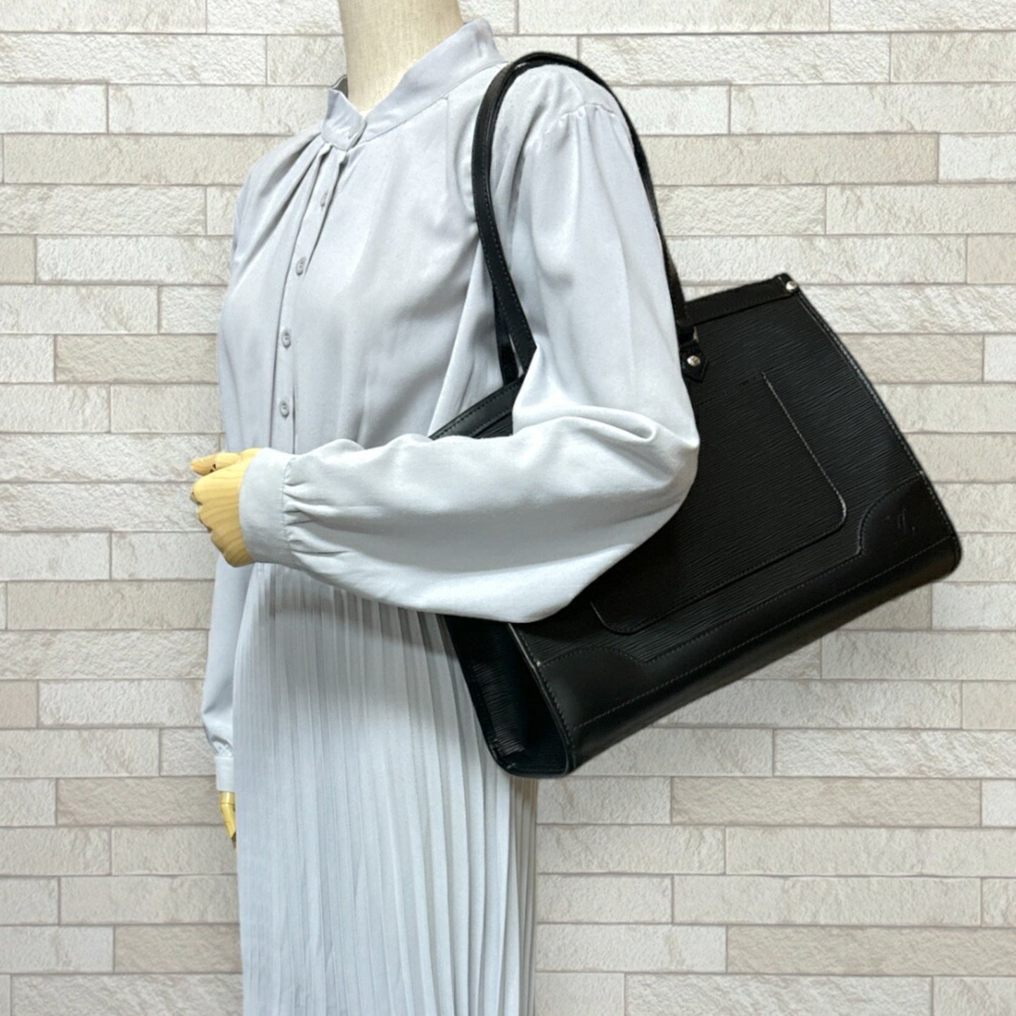 Louis Vuitton Black Epi Leather Shoulder Bag