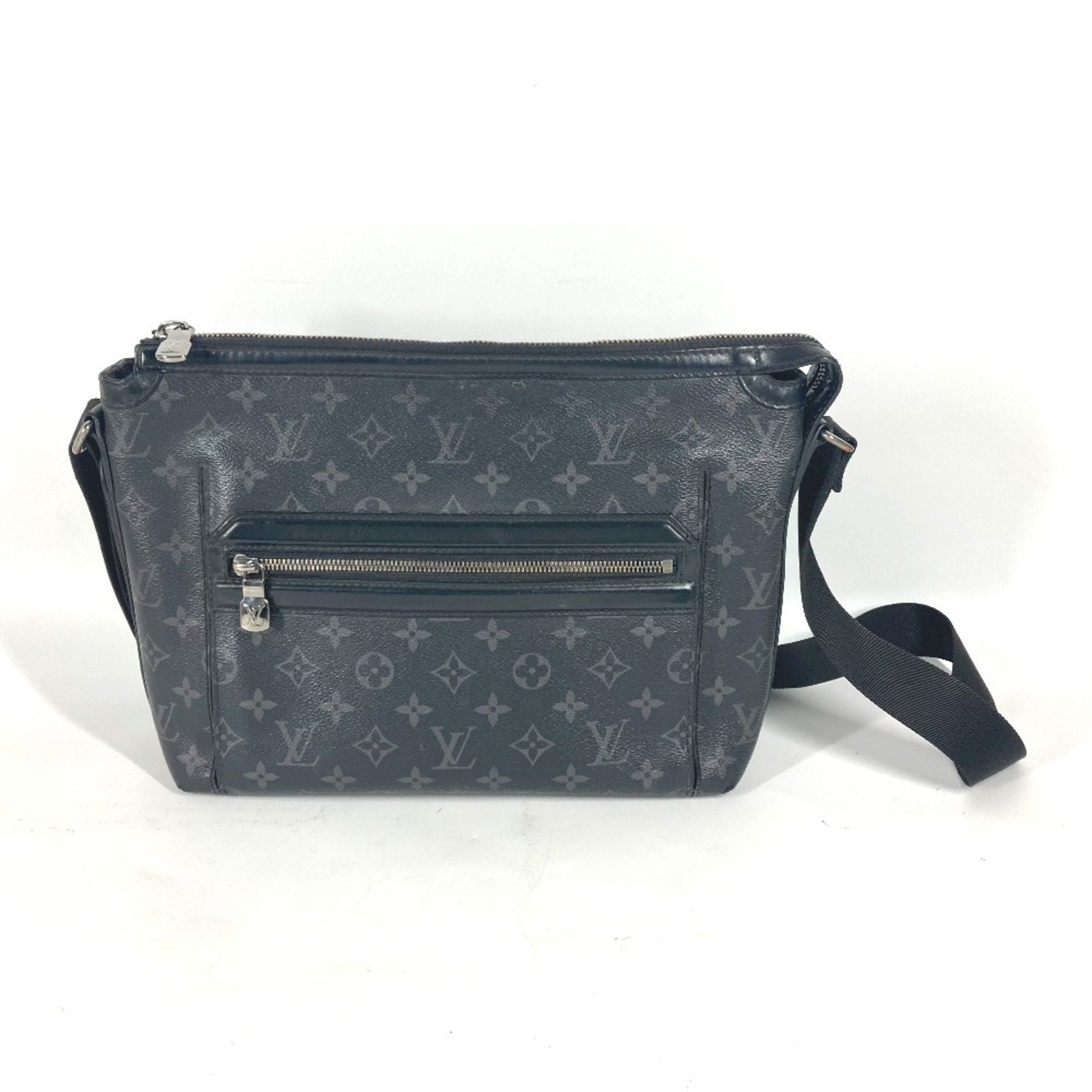 Louis Vuitton Black Monogram Eclipse Messenger Bag Shoulder Bag ()
