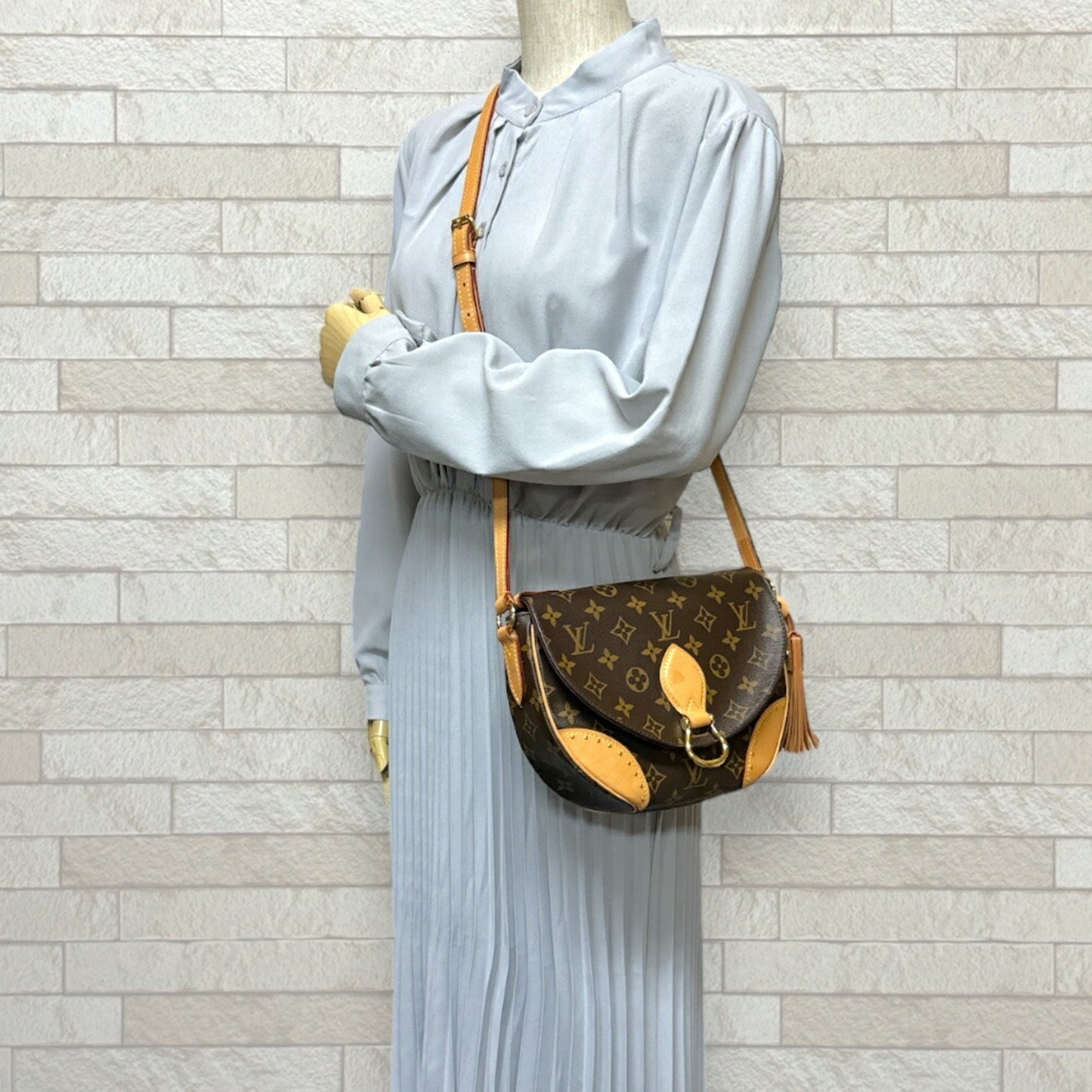 Louis Vuitton Brown Monogram Monogram Shoulder Bag
