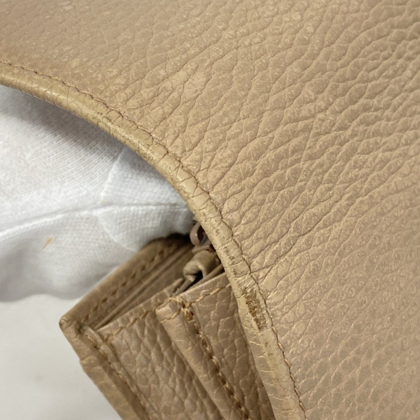 Gucci Beige Leather Long Wallet (Bi-Fold)