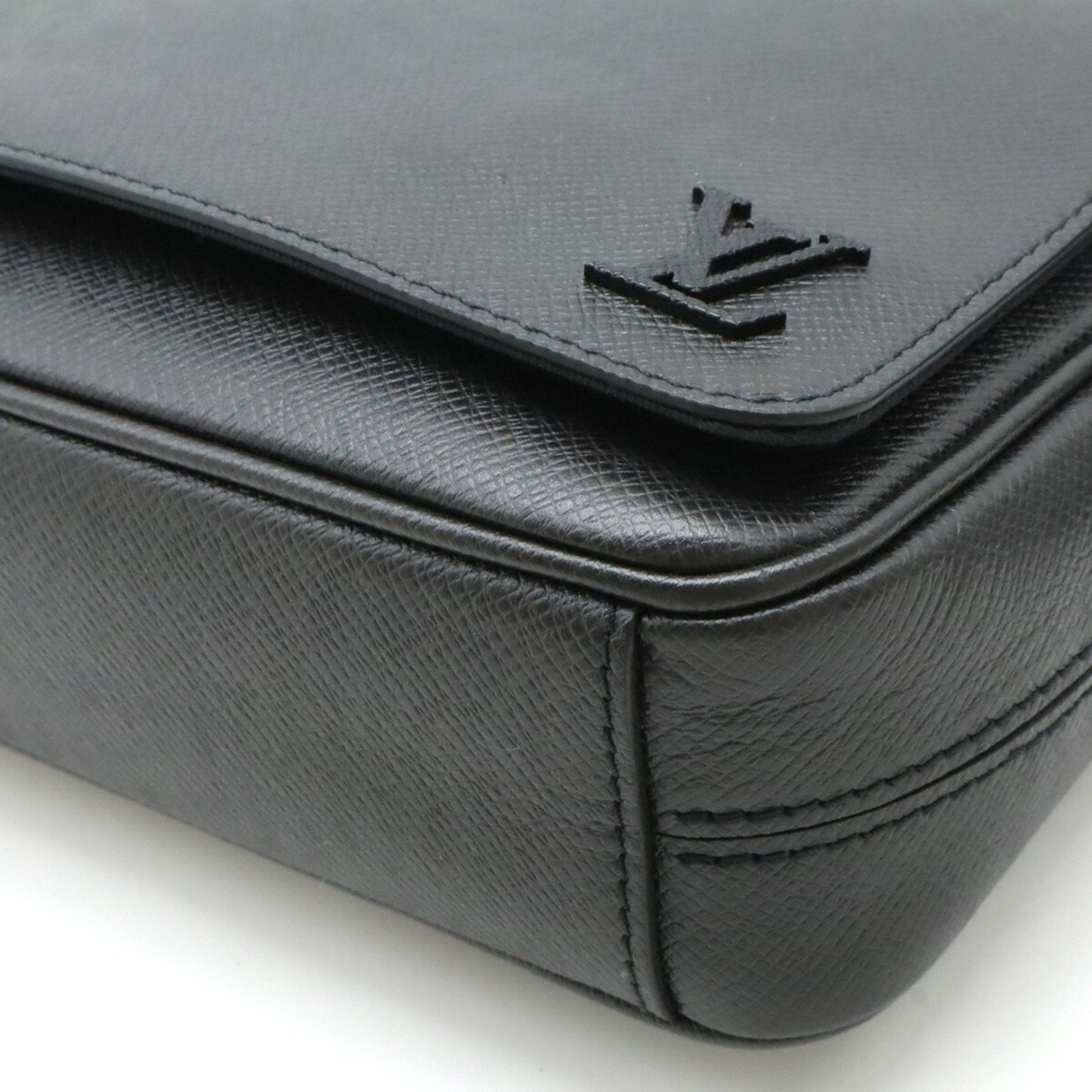 Louis Vuitton Black Noir Taiga Leather Shoulder Bag