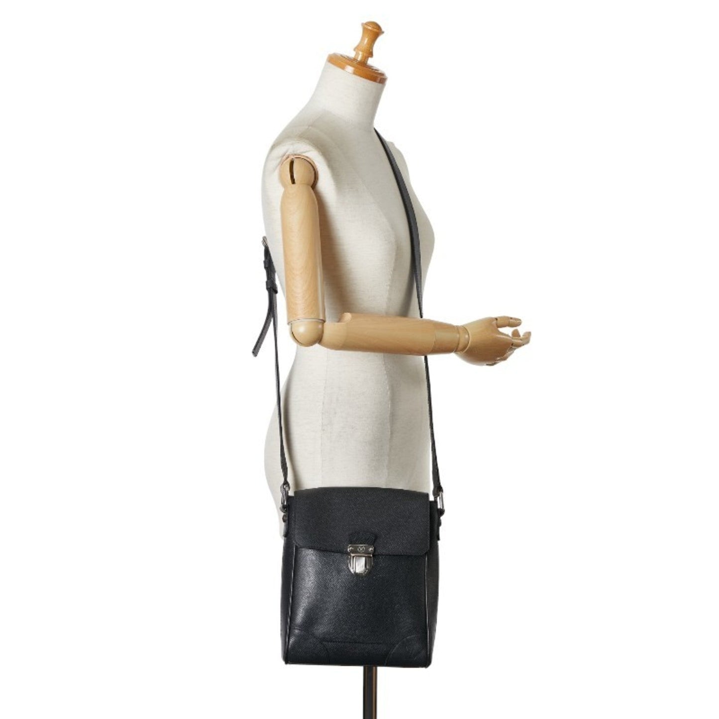 Louis Vuitton Taiga Ardoise Black Leather Shoulder Bag