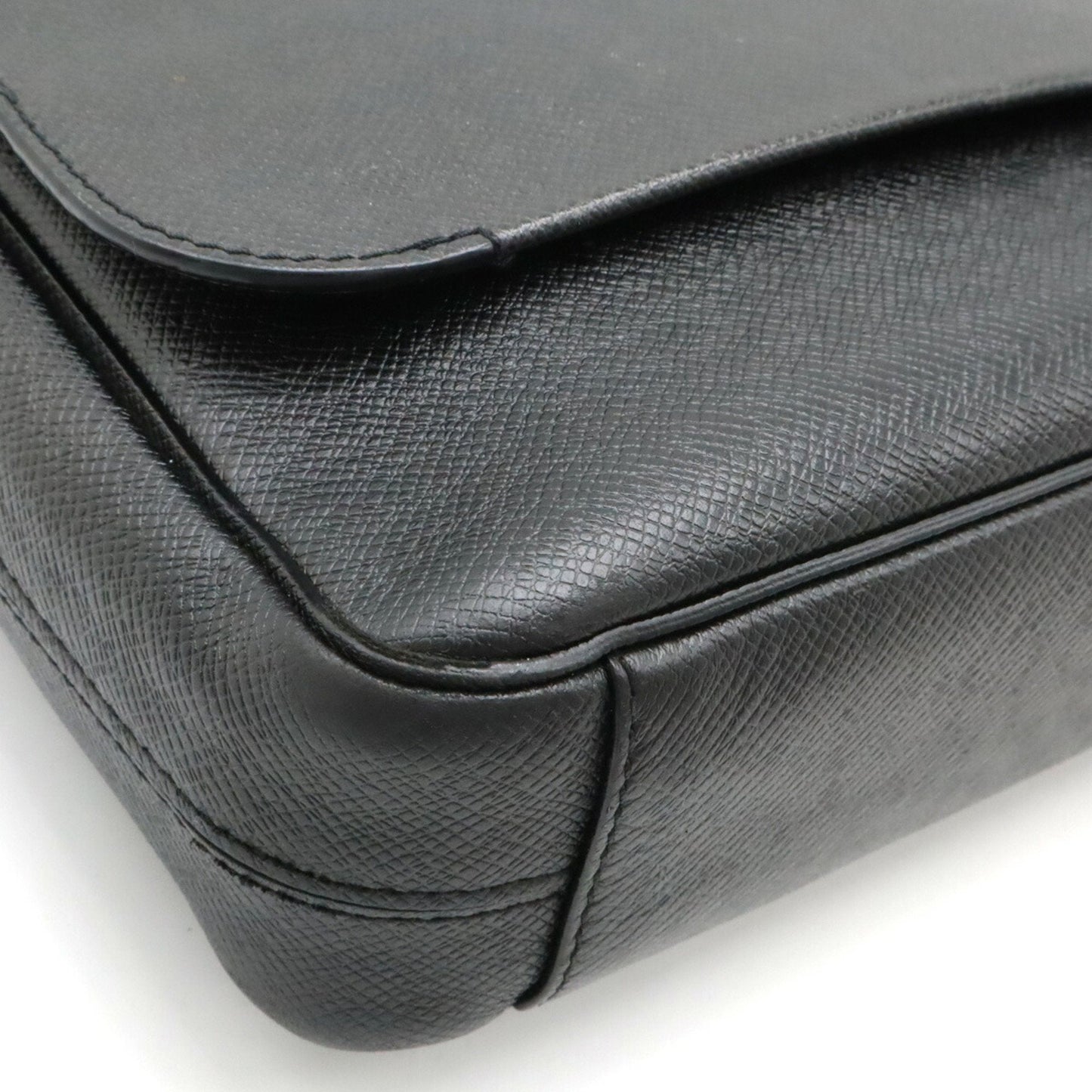 Louis Vuitton Ardoise Taiga Leather Shoulder Bag