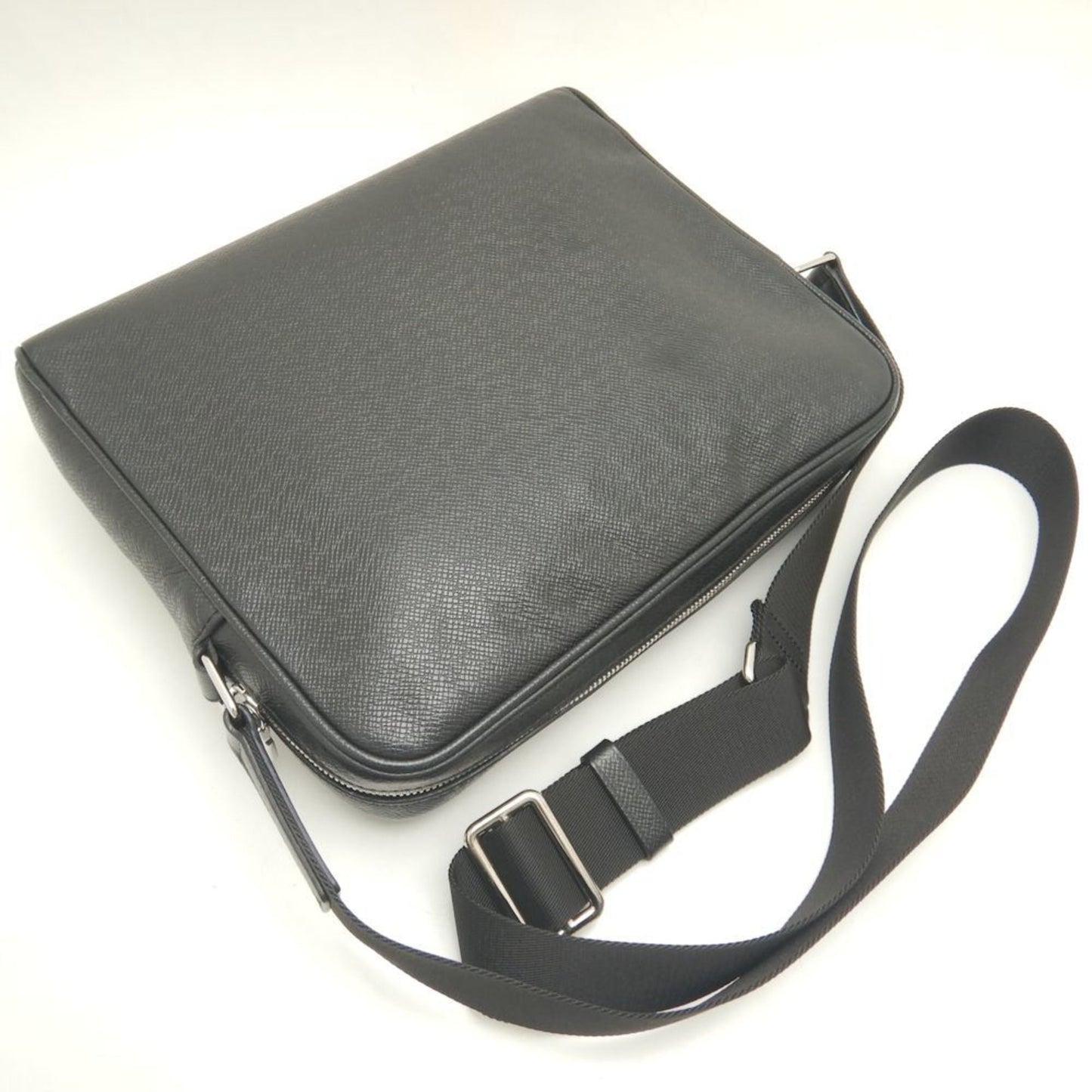 Louis Vuitton Noir Taiga Leather Shoulder Bag