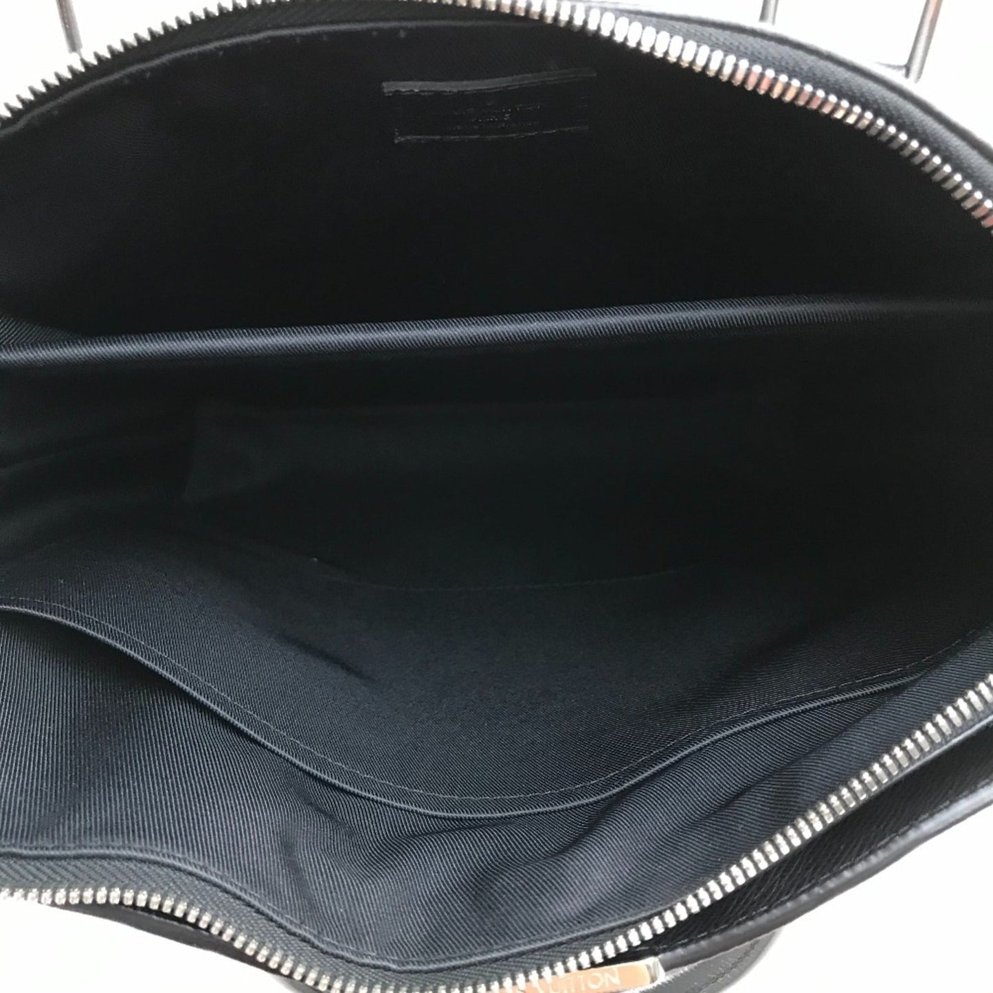 Louis Vuitton Taiga Black Noir Taiga Leather Handbag Shoulder Bag