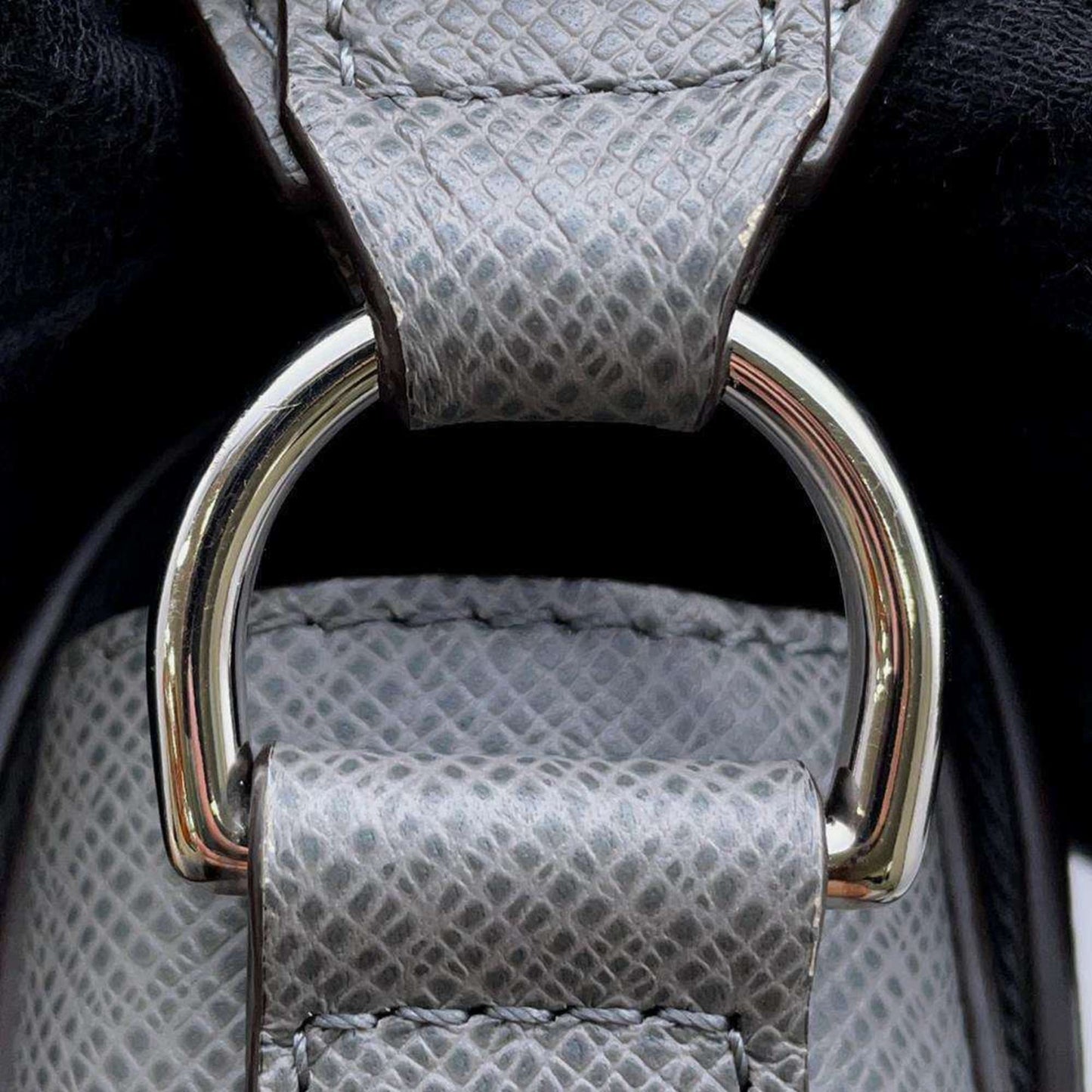 Louis Vuitton Taiga Gris Taiga Leather Shoulder Bag