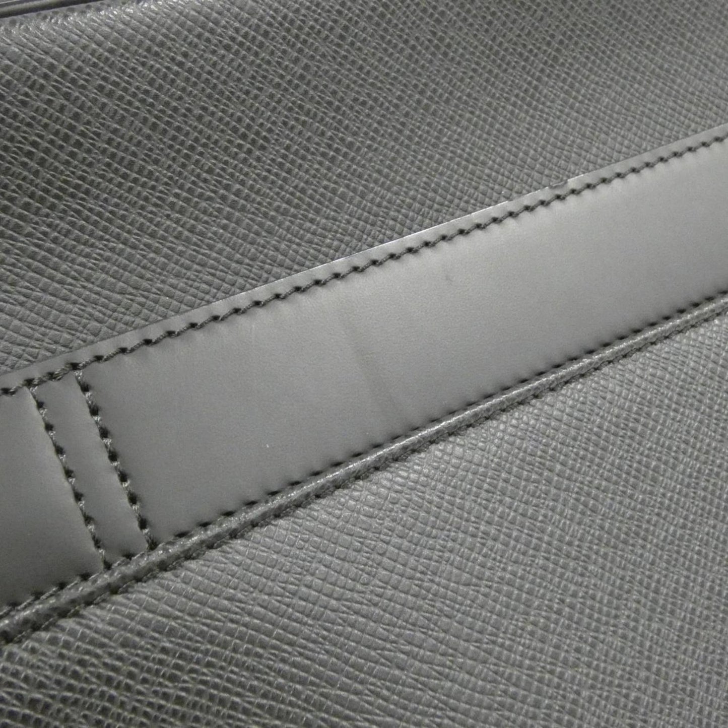 Louis Vuitton Taiga Ardoise Leather Shoulder Bag
