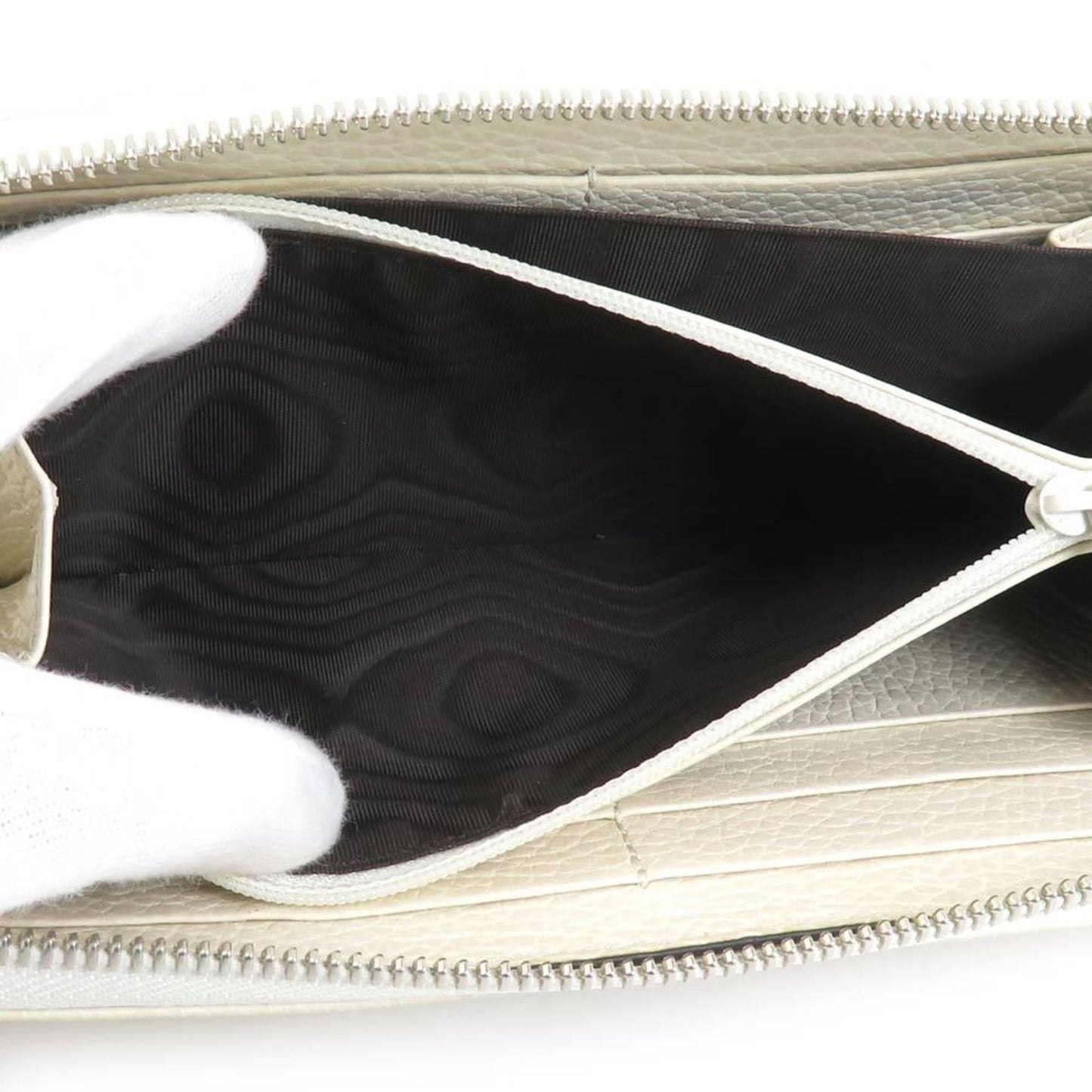 Gucci Off-White Leather Long Wallet (Bi-Fold)