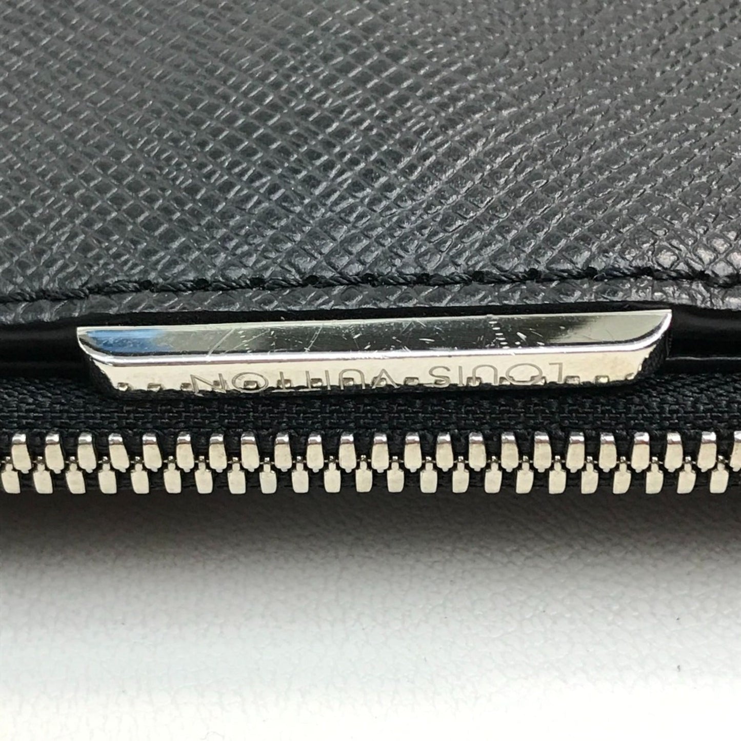 Louis Vuitton Taiga Black Noir Taiga Leather Handbag Shoulder Bag