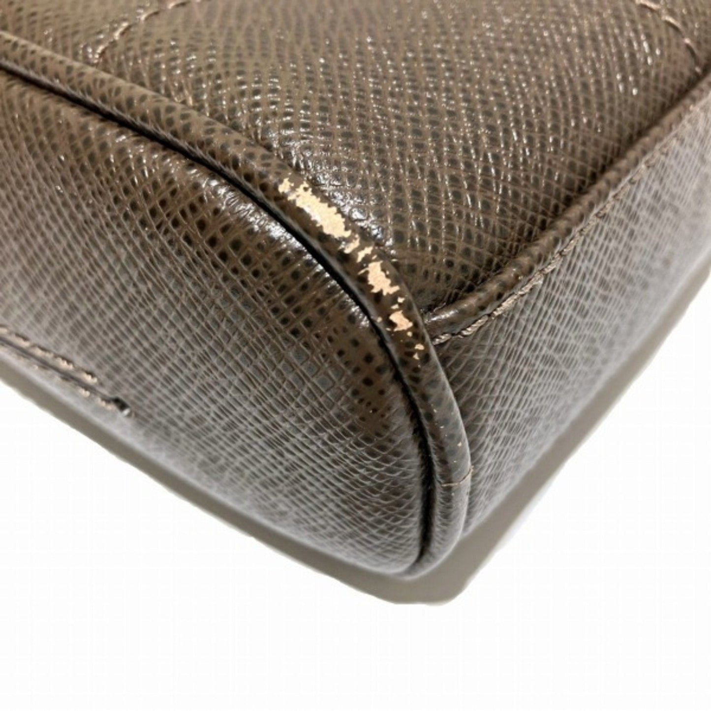 Louis Vuitton Taiga Grizzly Leather Shoulder Bag
