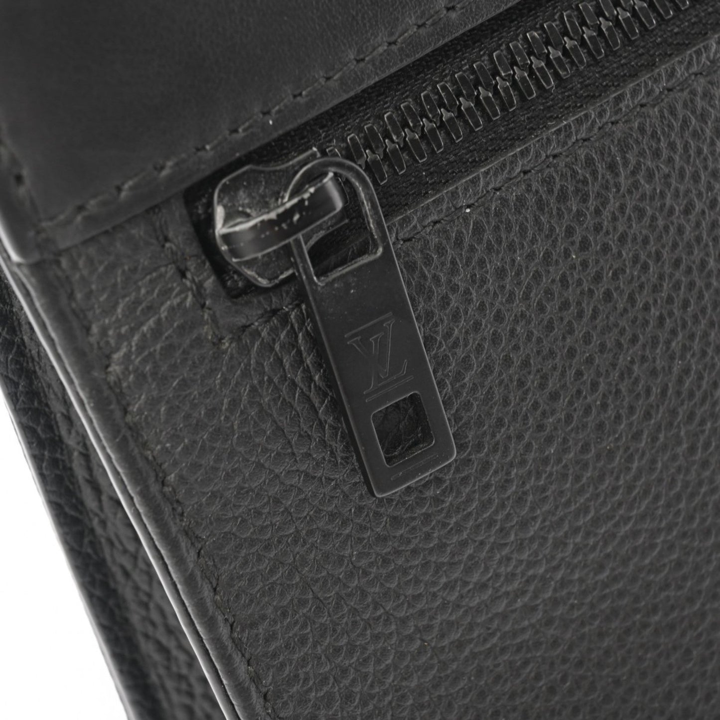 Louis Vuitton Noir Leather Pouch Shoulder Bag