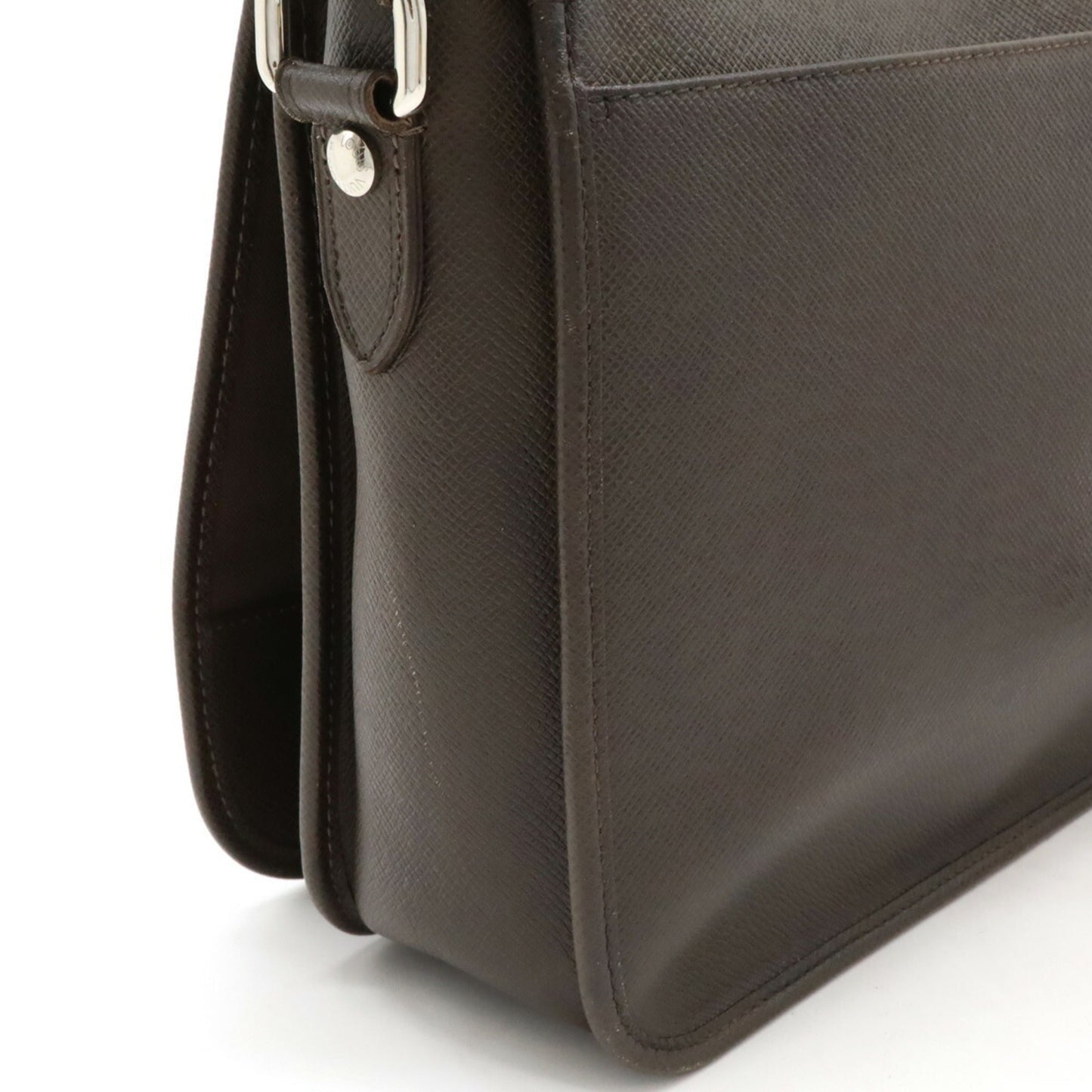 Louis Vuitton Grizzly Taiga Leather Shoulder Bag