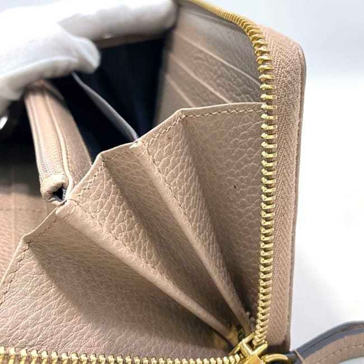Gucci Pink Beige Leather Long Wallet (Bi-Fold)