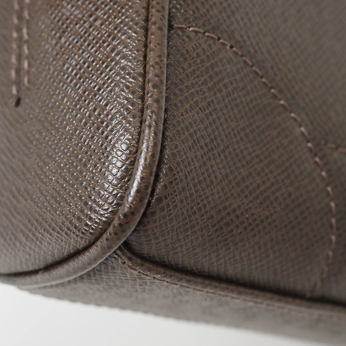 Louis Vuitton Taiga Grizzly Taiga Leather Shoulder Bag