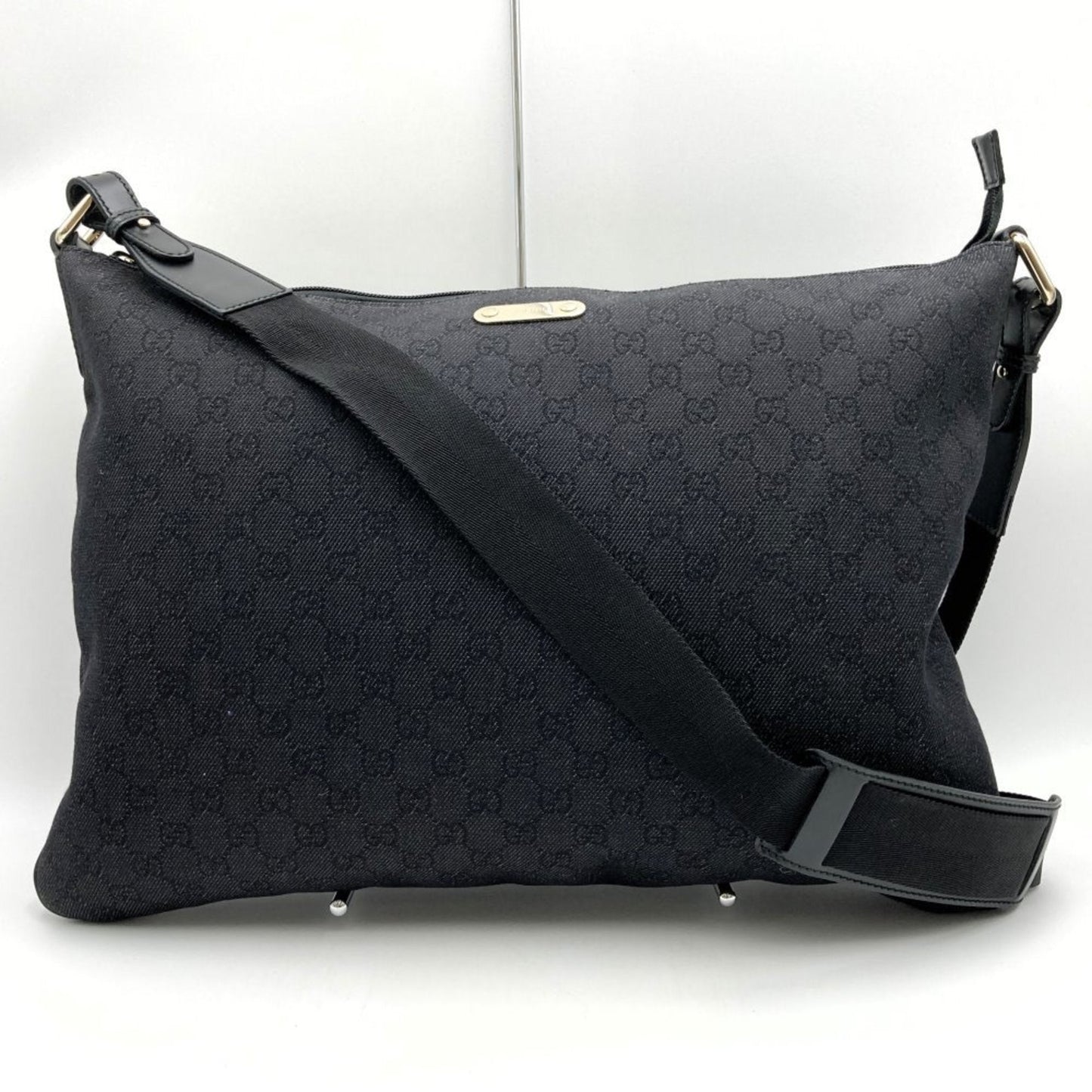Gucci Black Gg Canvas Shoulder Bag Sling Bag ()