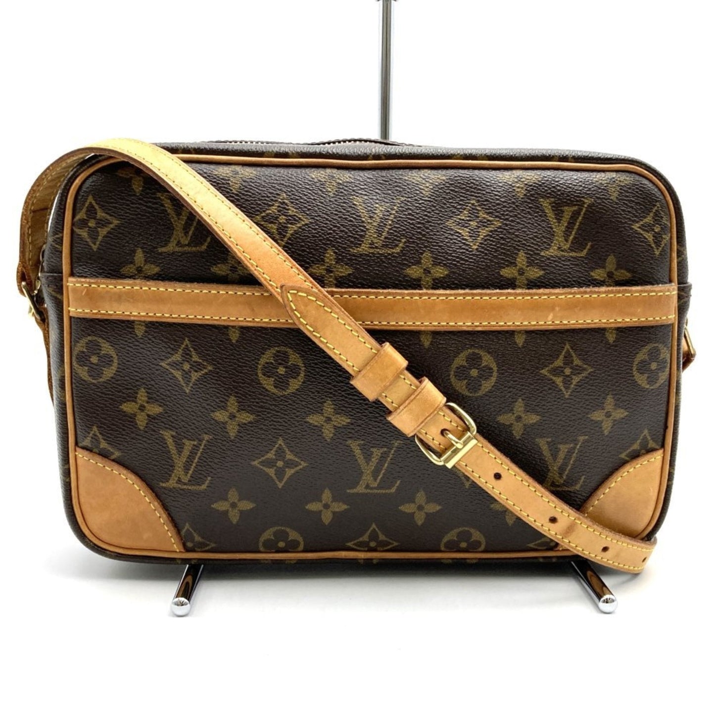 Louis Vuitton Brown Monogram Shoulder Bag ()