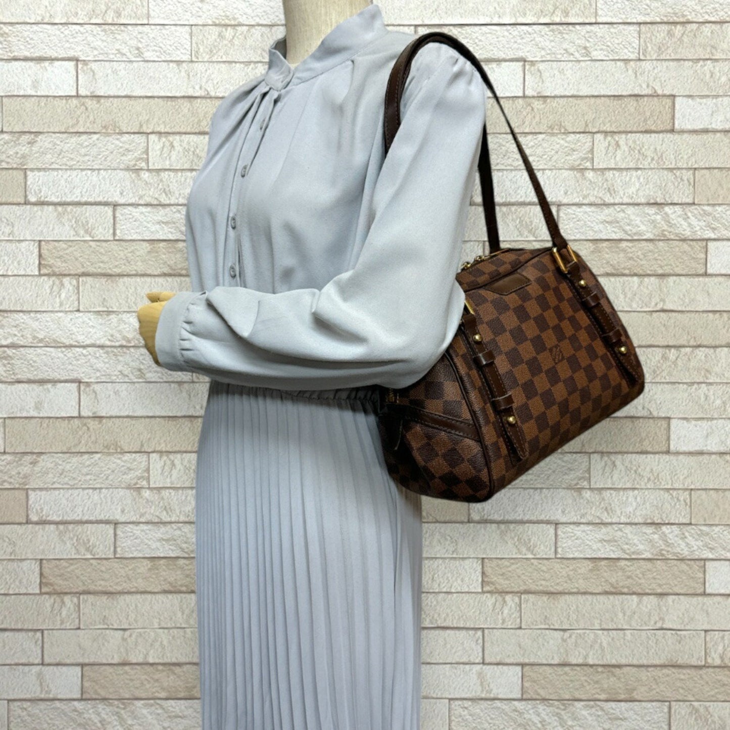 Louis Vuitton Damier Brown Damier Canvas Damier Canvas Shoulder Bag