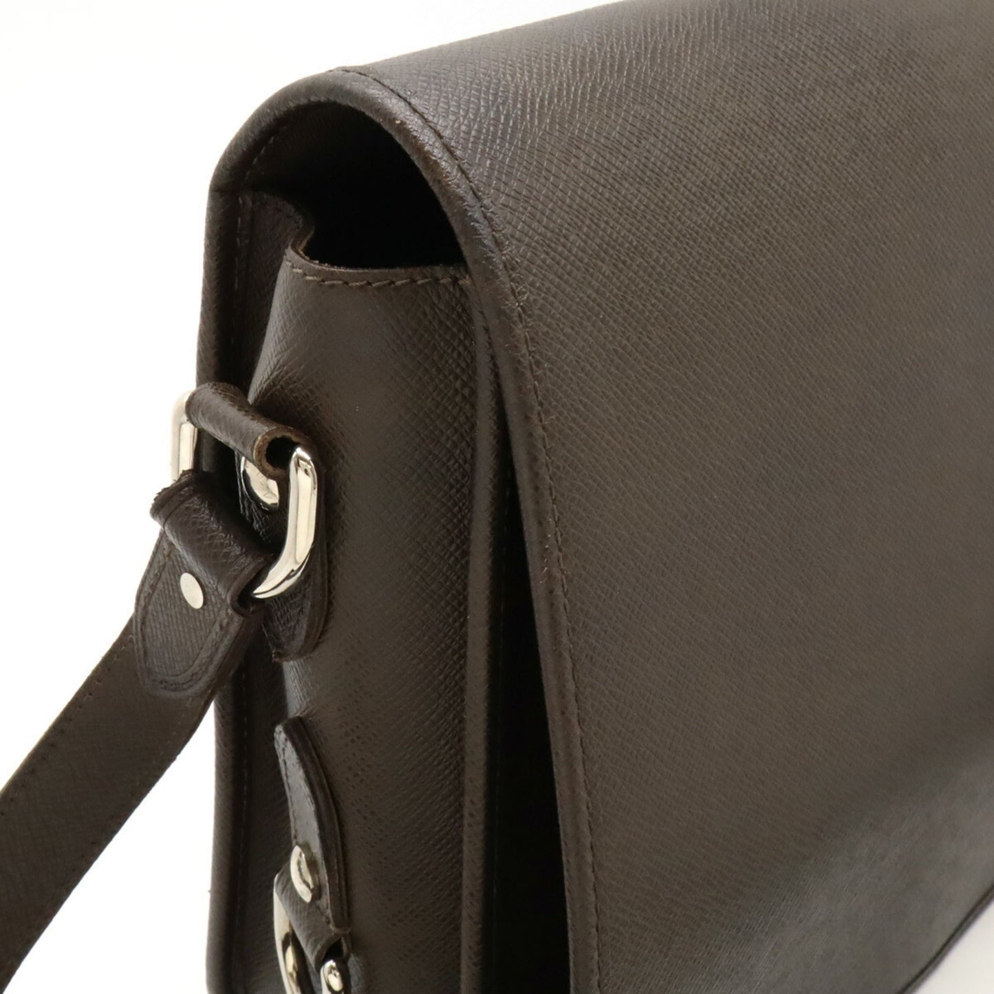 Louis Vuitton Grizzly Taiga Leather Shoulder Bag