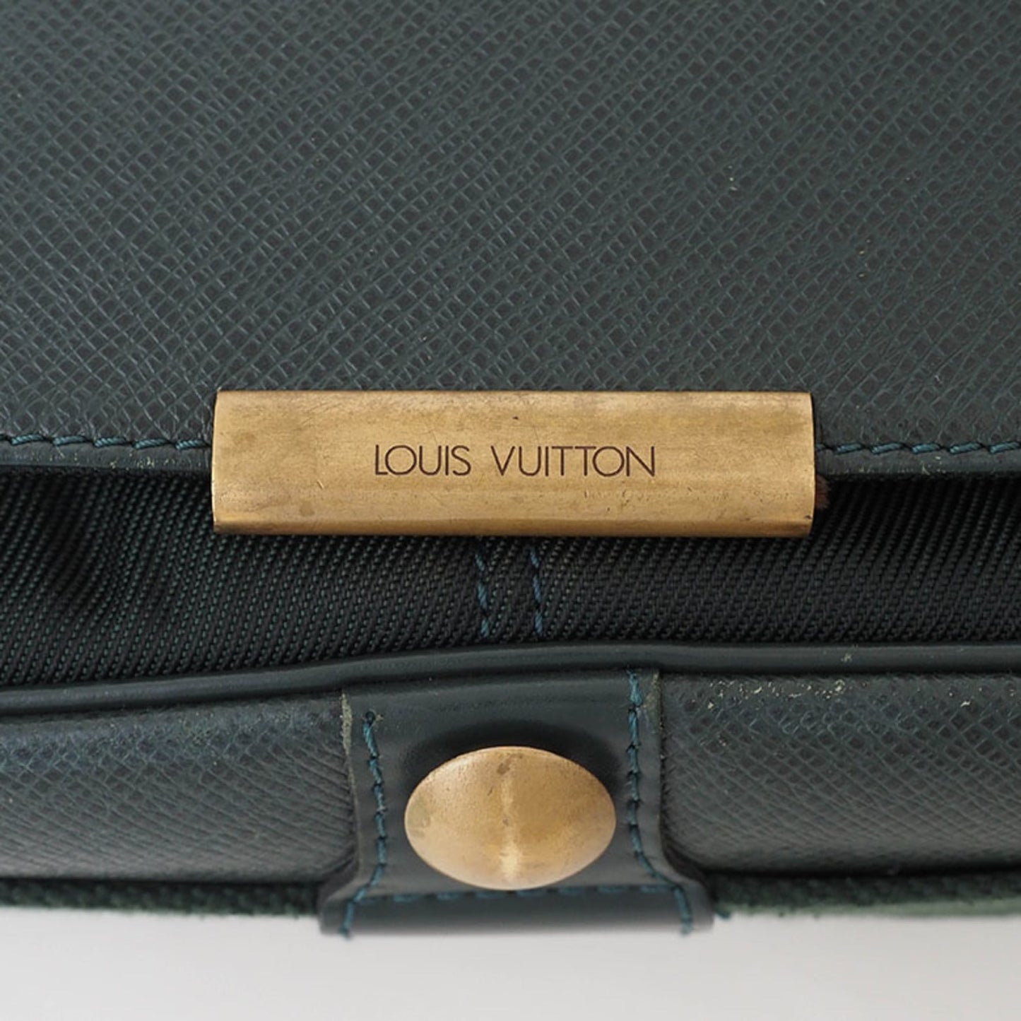 Louis Vuitton Taiga Episea Green Taiga Leather Shoulder Bag