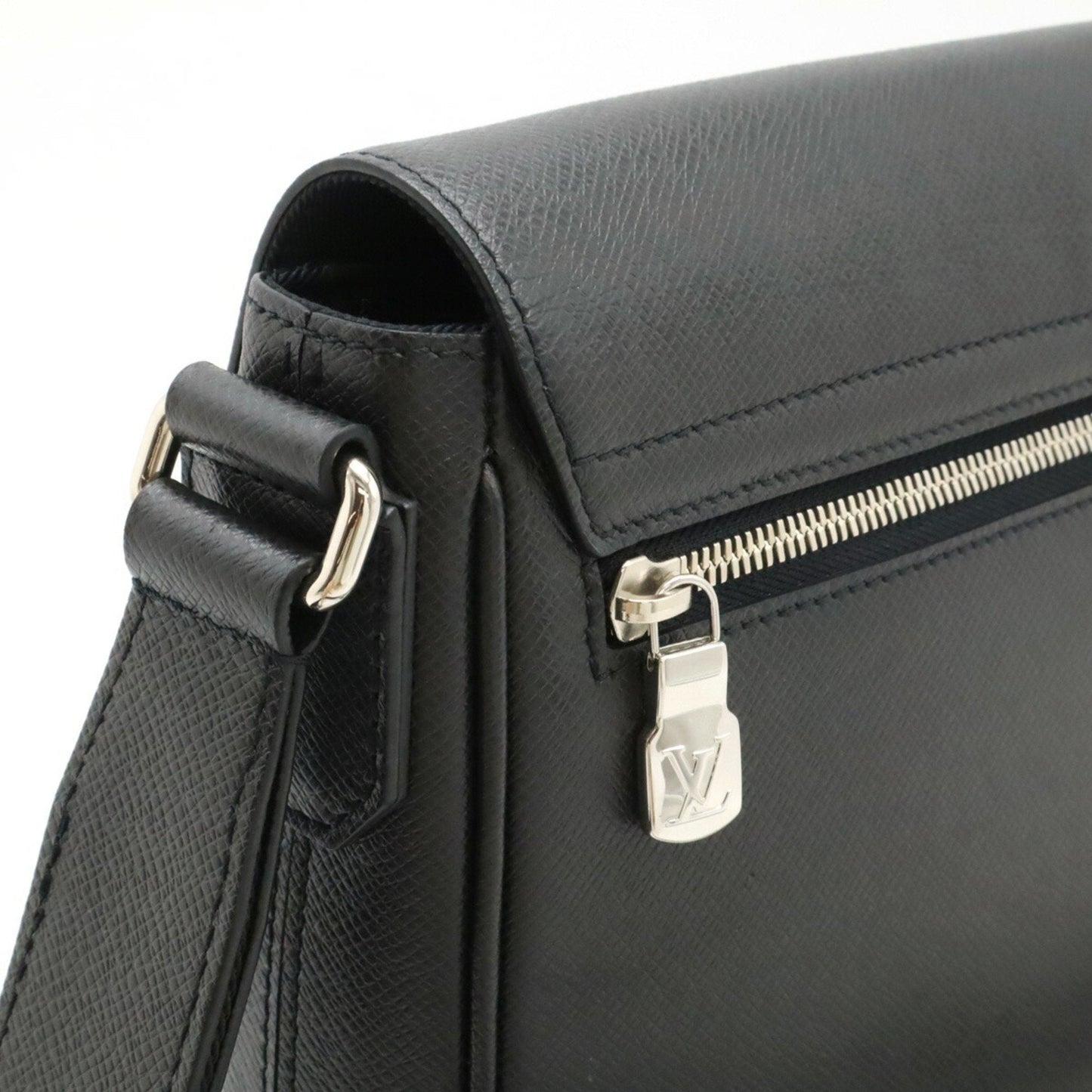 Louis Vuitton Black Noir Taiga Leather Shoulder Bag