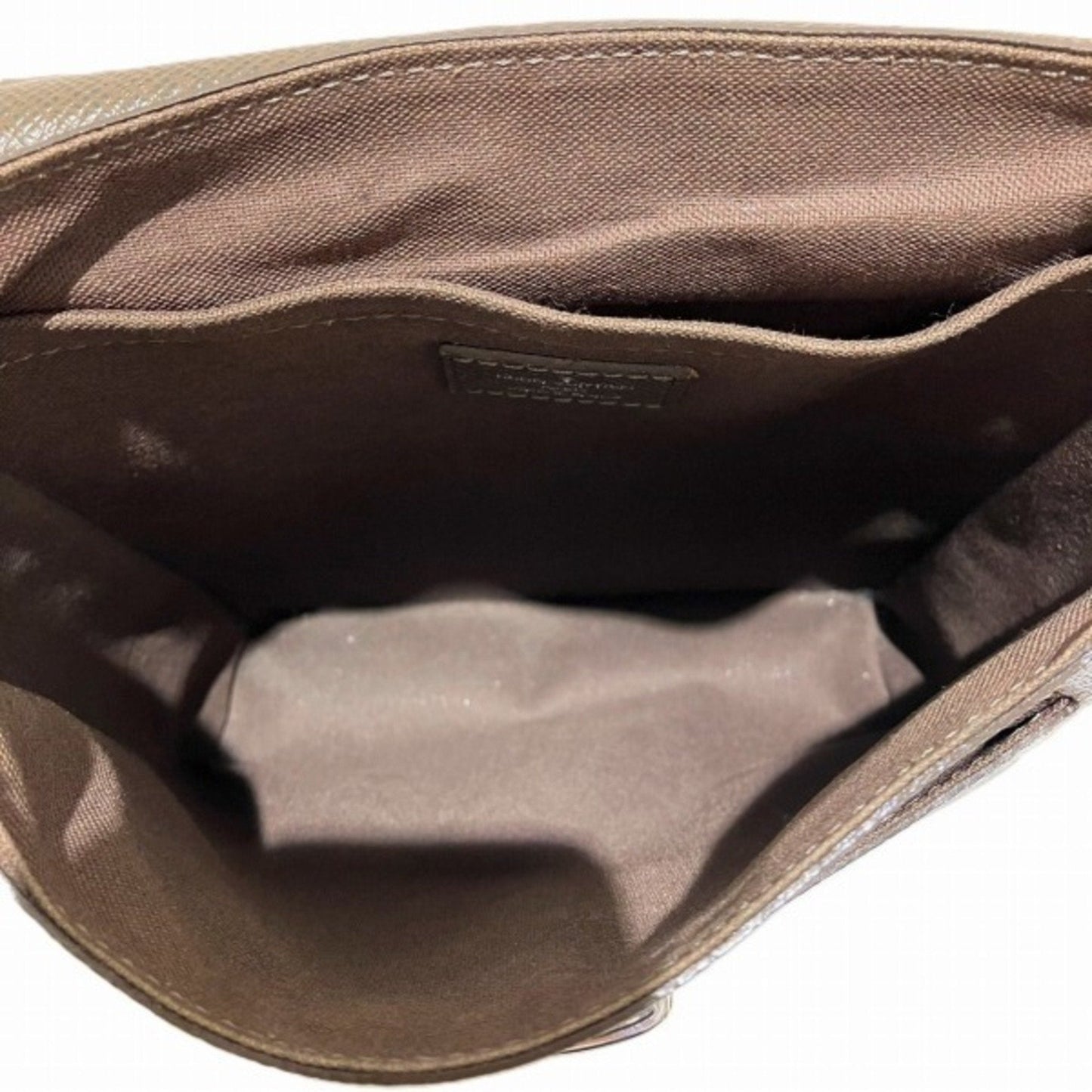Louis Vuitton Taiga Grizzly Leather Shoulder Bag