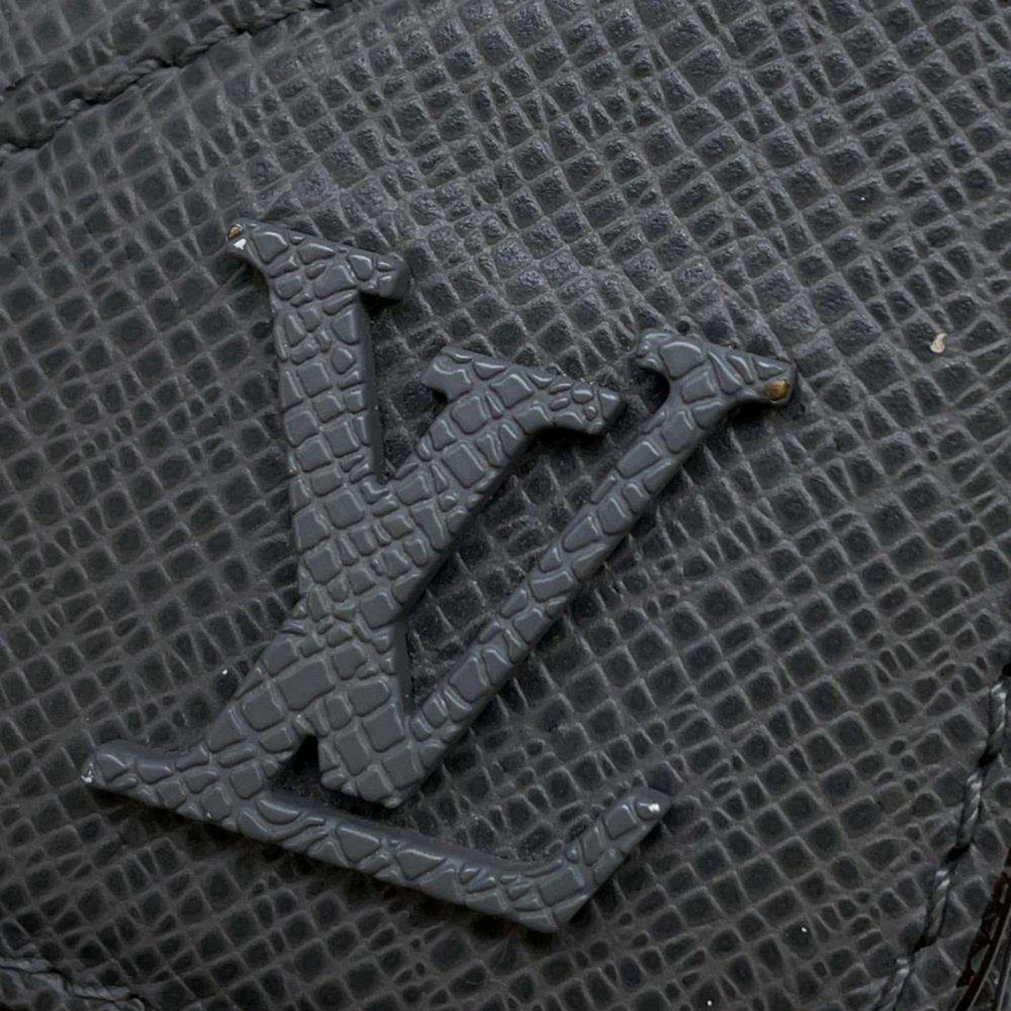 Louis Vuitton Taiga Gris Taiga Leather Shoulder Bag