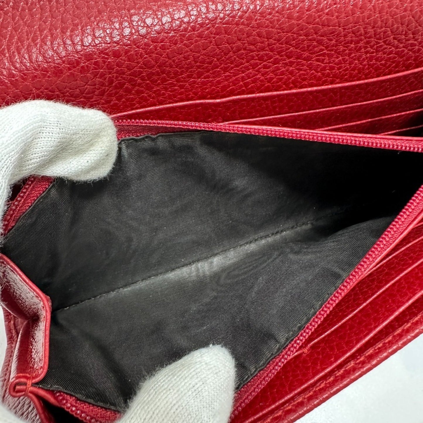 Gucci Red Color Leather Long Wallet (Bi-Fold)