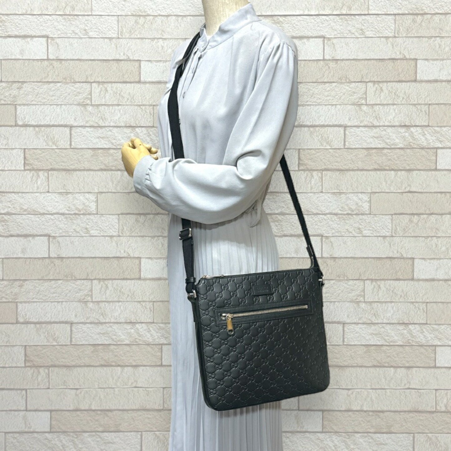 Gucci Black Leather Shoulder Bag