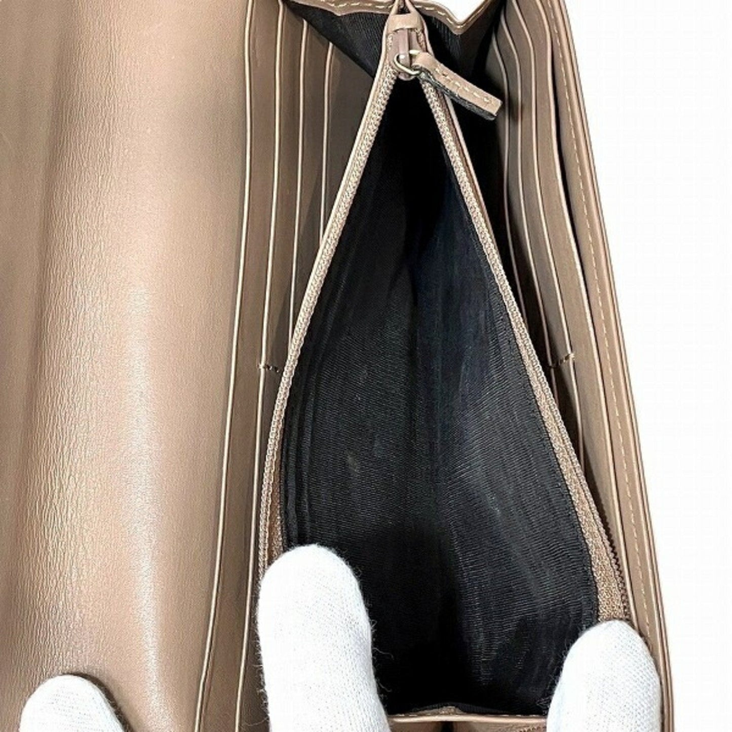 Gucci Beige Leather Long Wallet (Bi-Fold)
