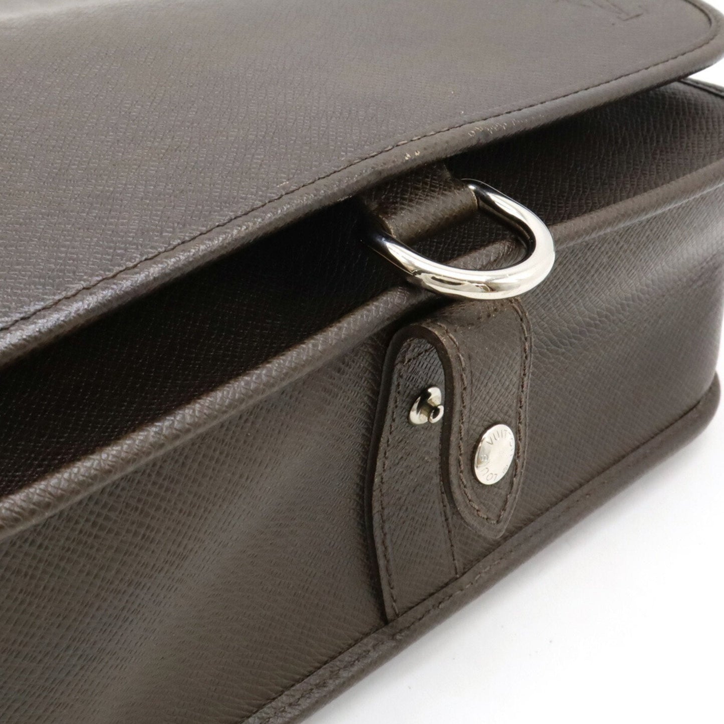 Louis Vuitton Grizzly Taiga Leather Shoulder Bag