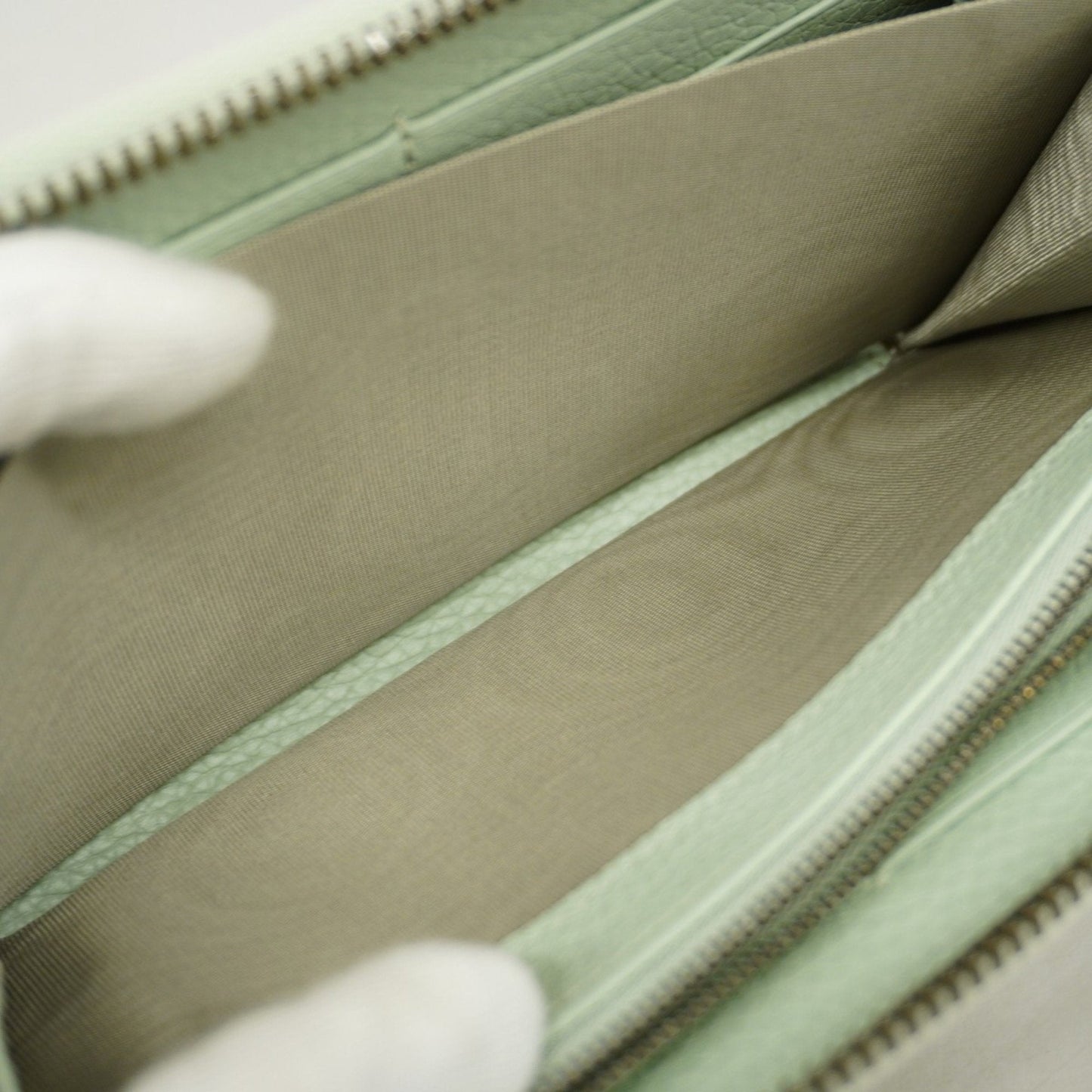 Gucci Pale Green Leather Long Wallet (Bi-Fold)