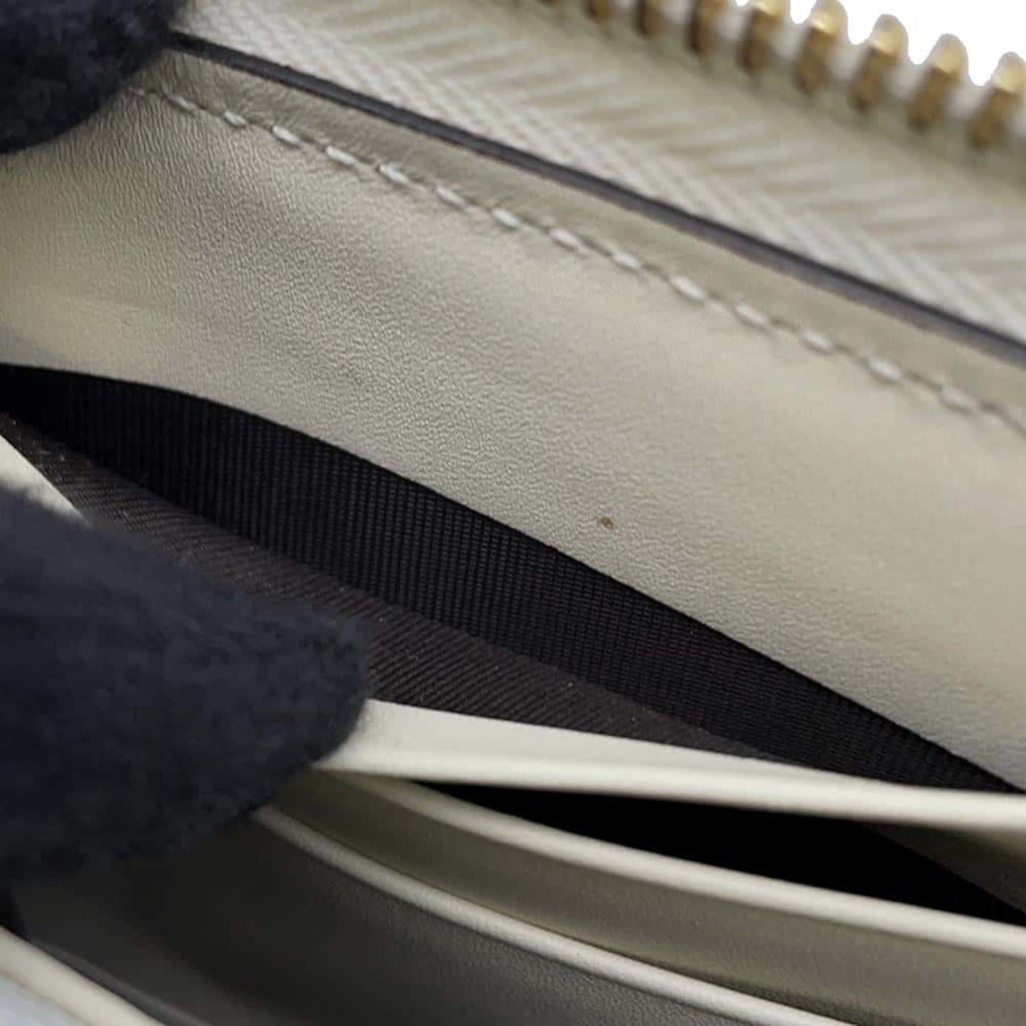 Gucci White Leather Long Wallet (Bi-Fold)