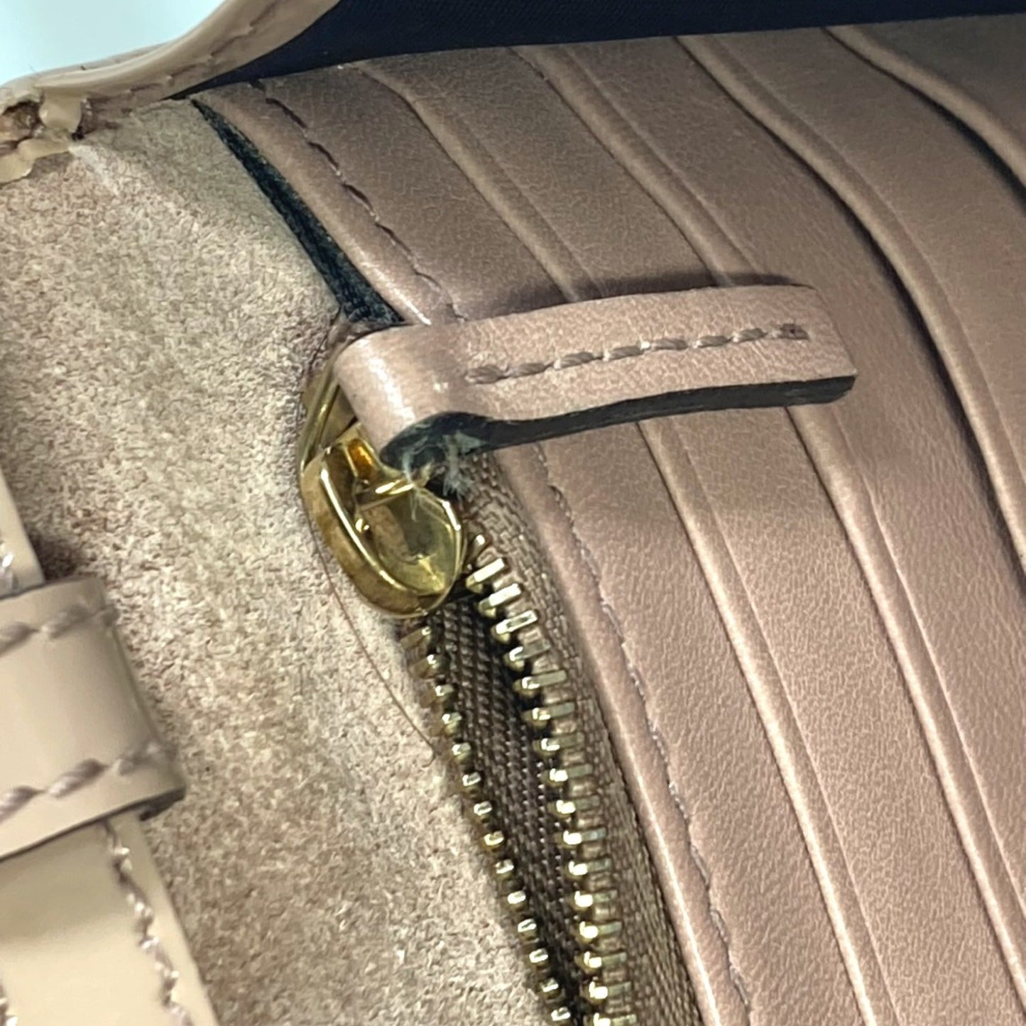 Gucci Beige Patent Leather Shoulder Bag
