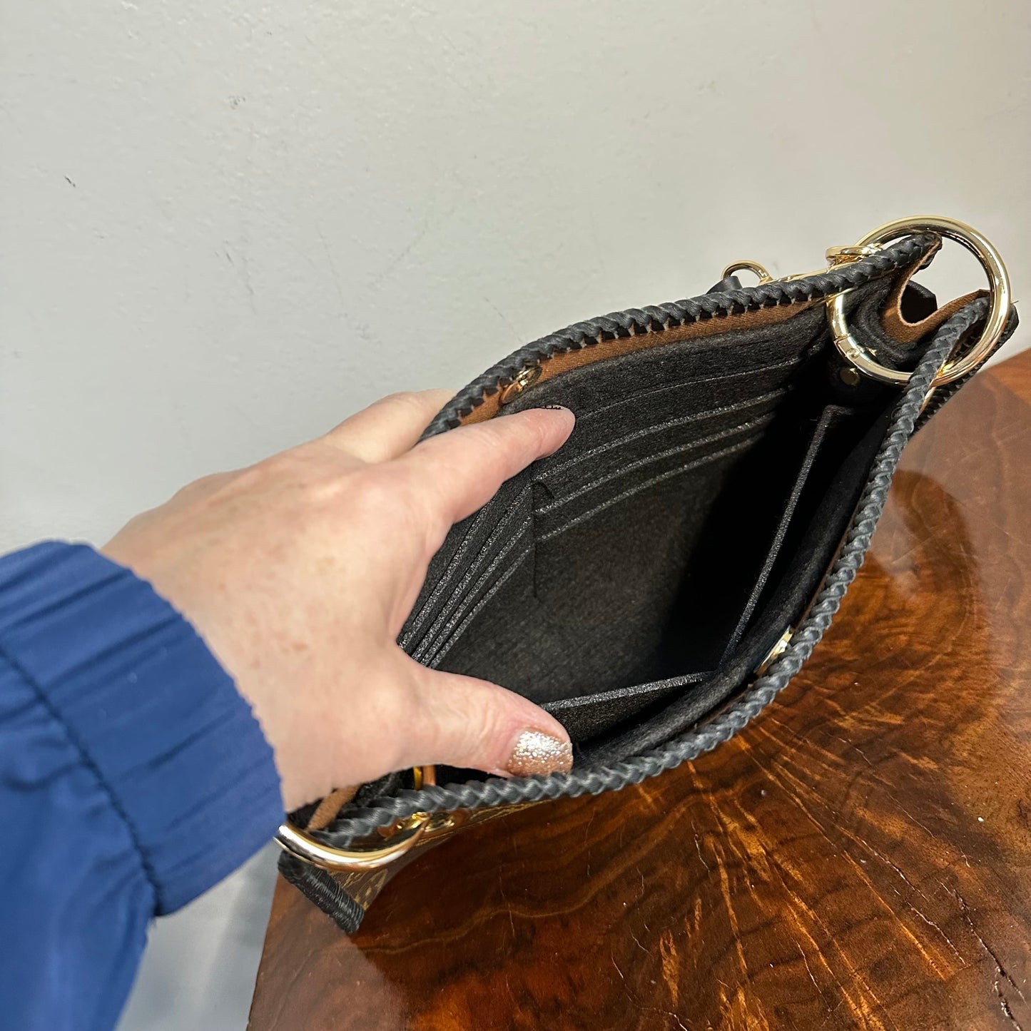 The Swan Crossbody -Orvis bags Monogram in Black