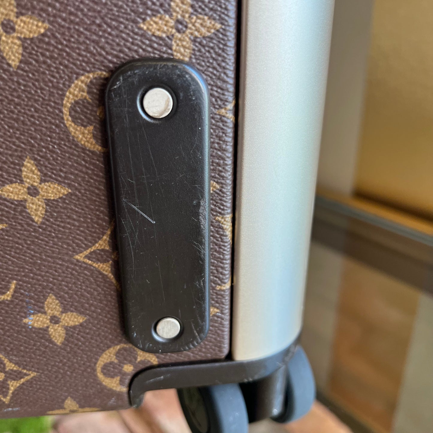 LOUIS VUITTON Horizon 55 Brown Red Monogram Canvas Rolling Luggage Coquelicot