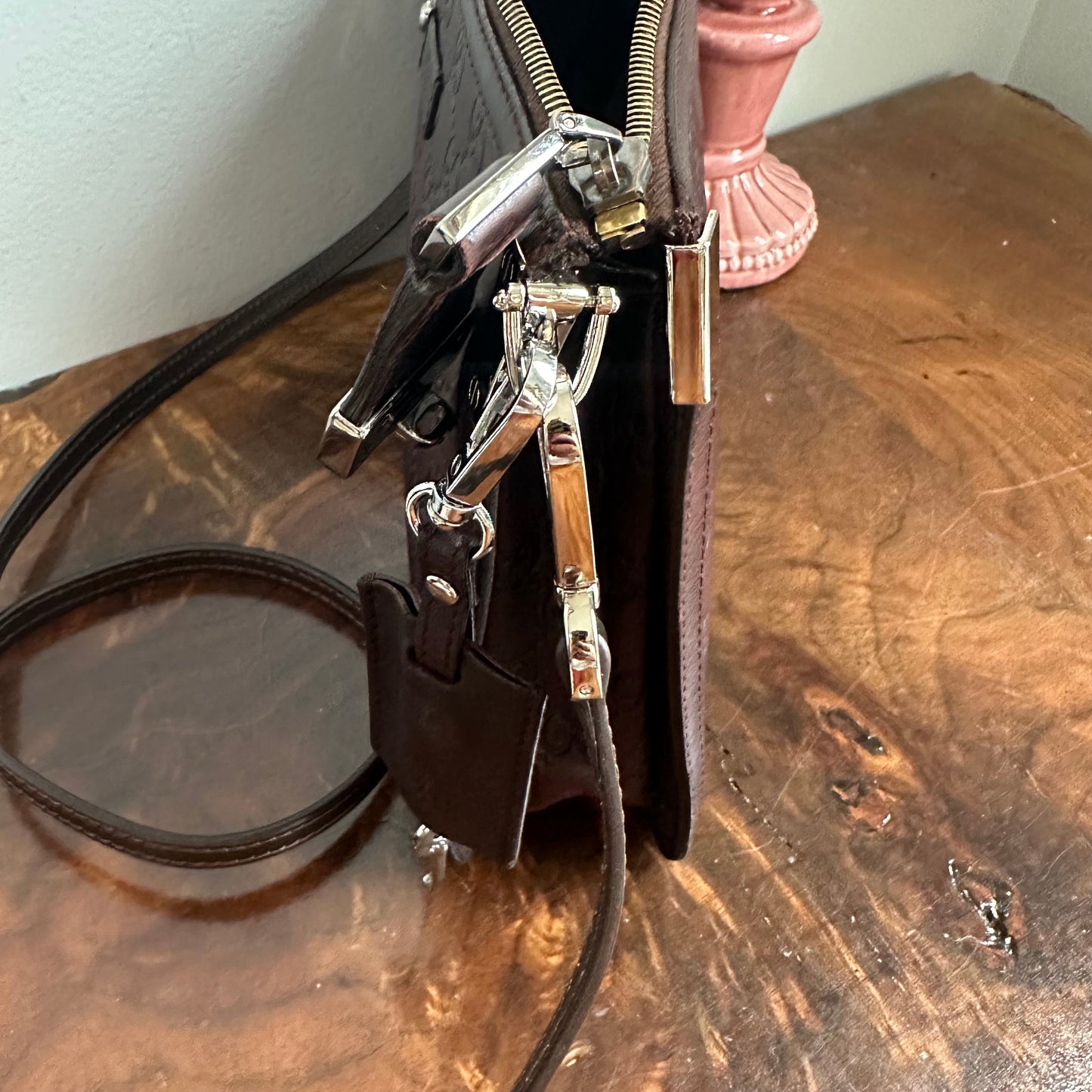 The Junco -Orvis bags Gucci Guccissima Crossbody Bag in Brown