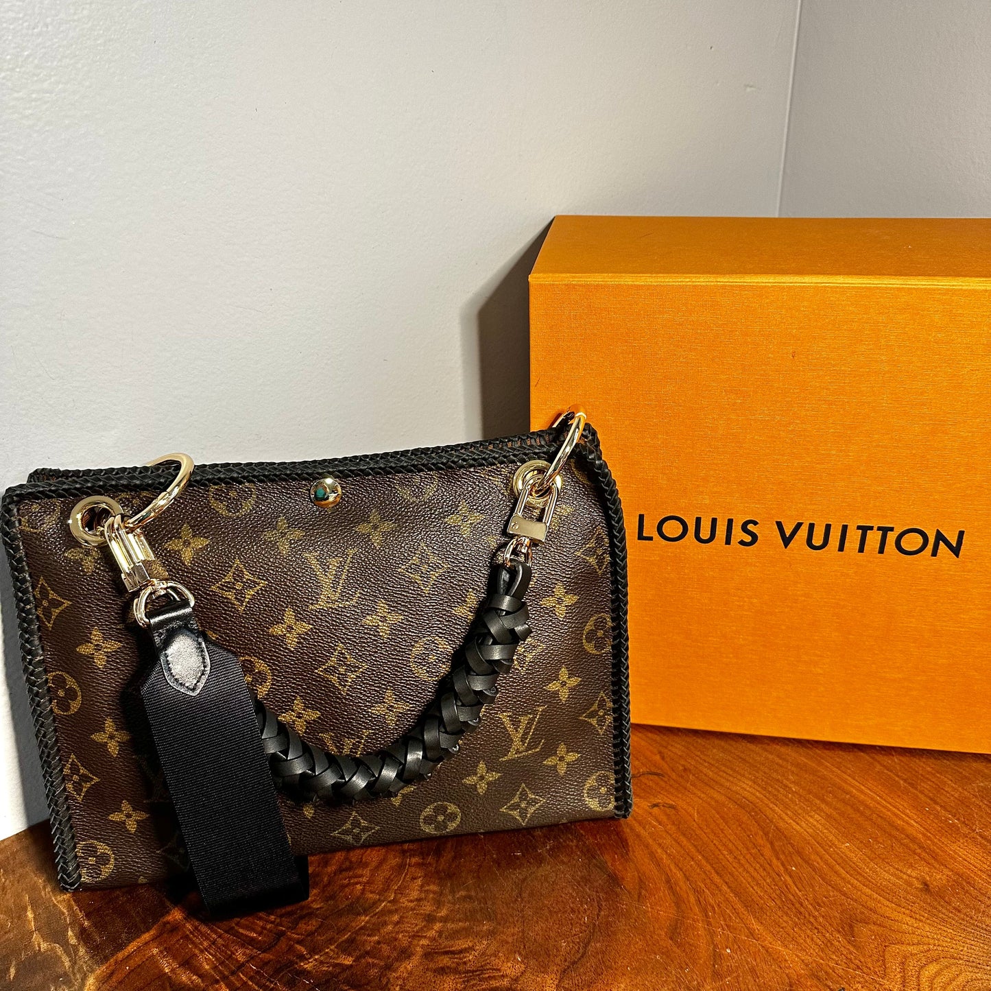 The Swan Crossbody -Orvis bags Monogram in Black