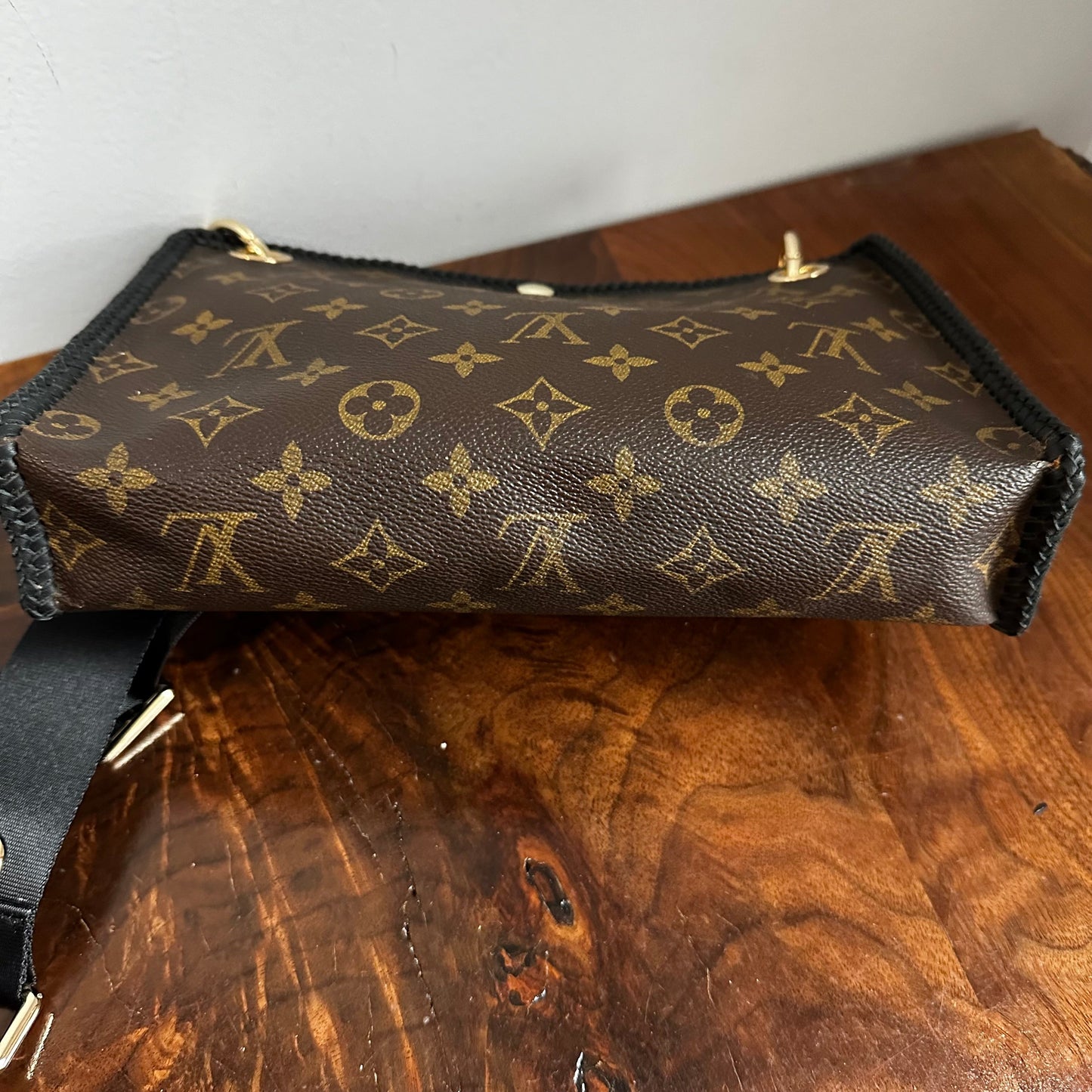 The Swan Crossbody -Orvis bags Monogram in Black