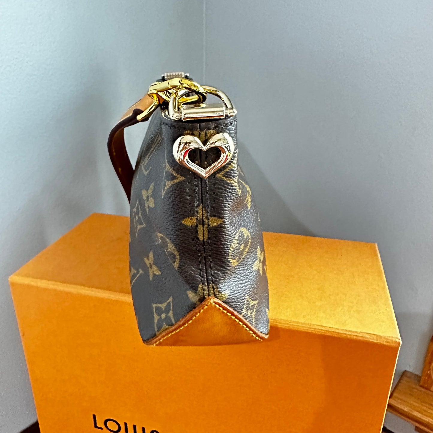 The Junco Crossbody -Orvis bags LV Monogram in Vachetta