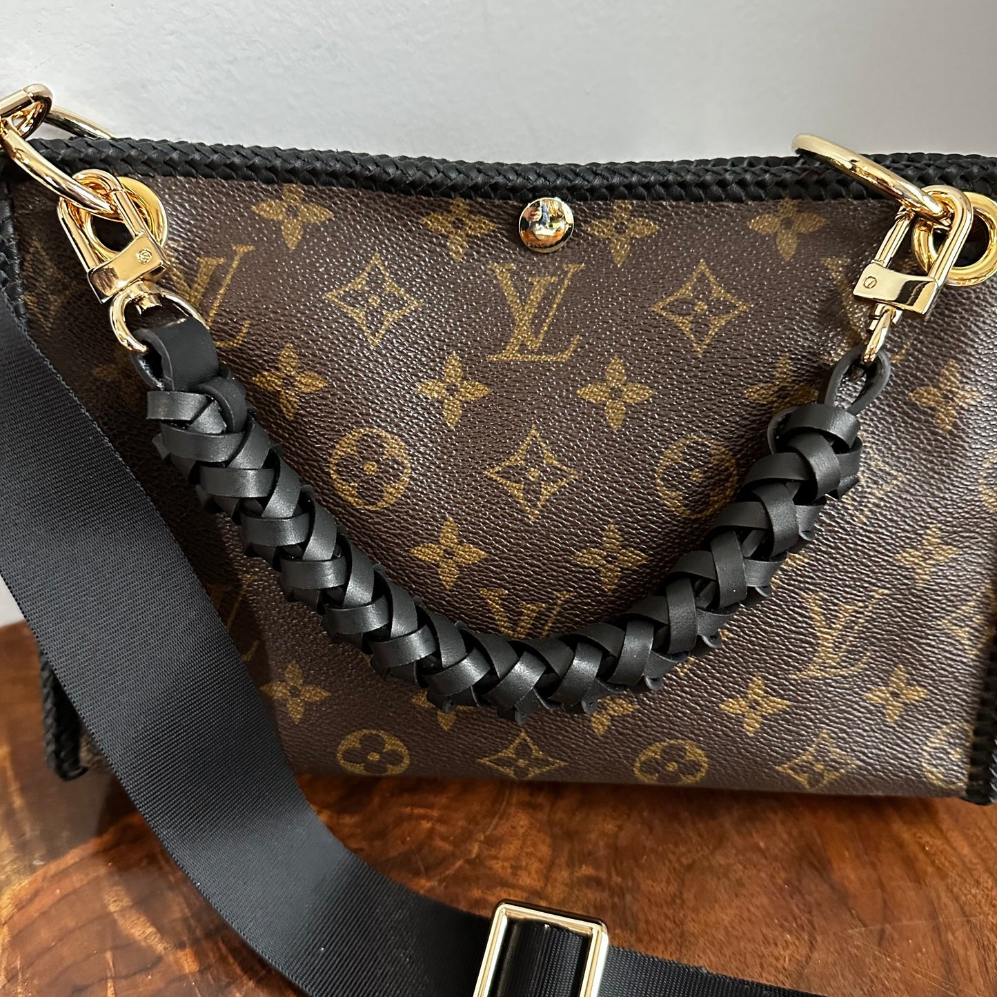 The Swan Crossbody -Orvis bags Monogram in Black