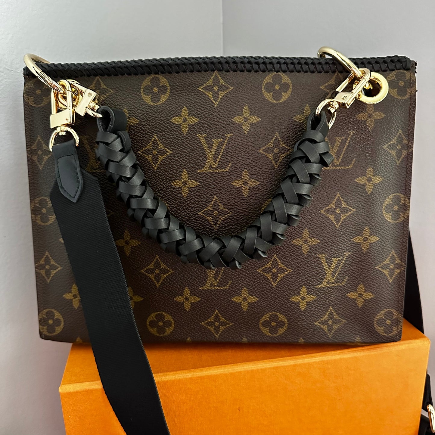 The Swan Crossbody -Orvis bags Monogram in Black
