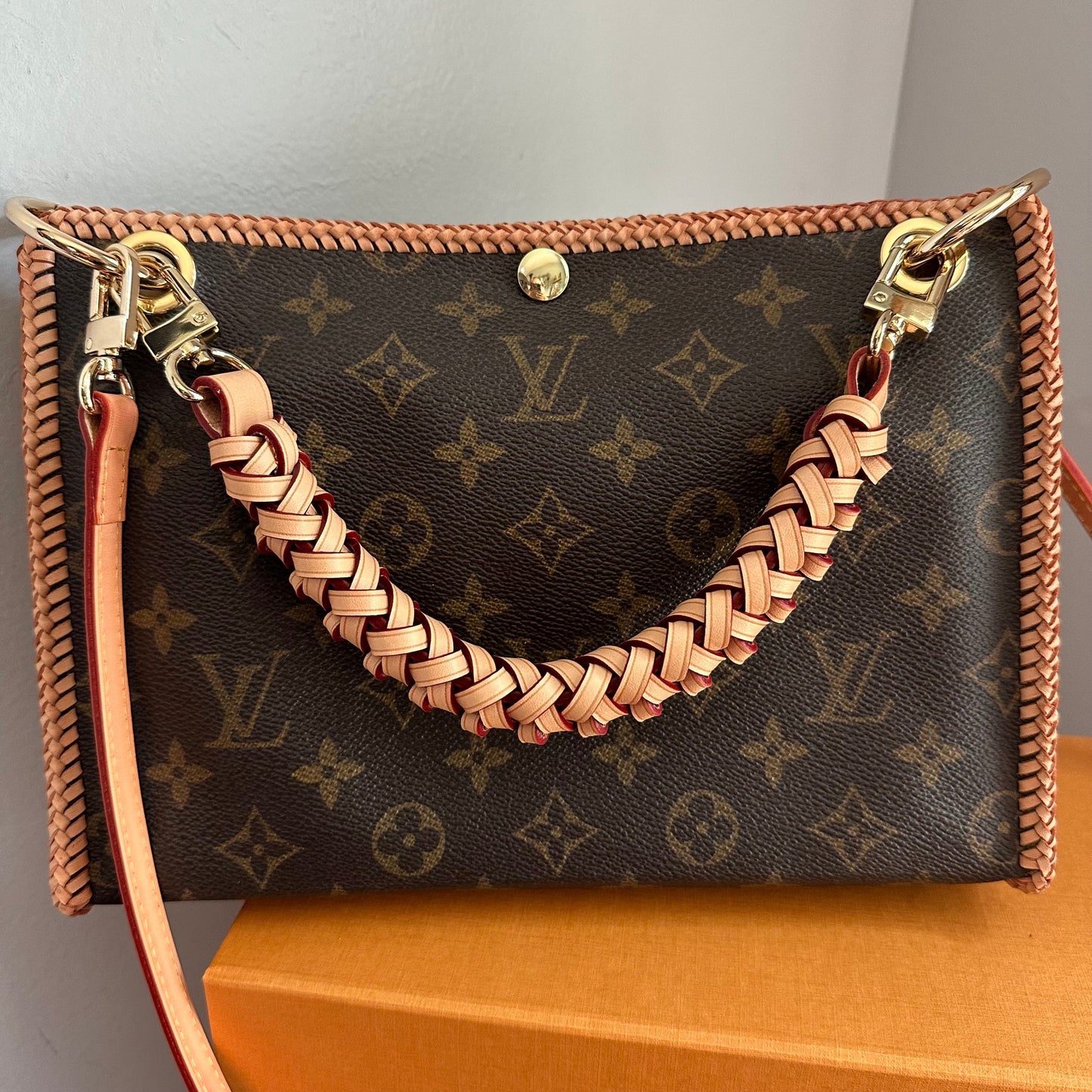 The Swan Crossbody -Orvis bags Monogram in Vachetta
